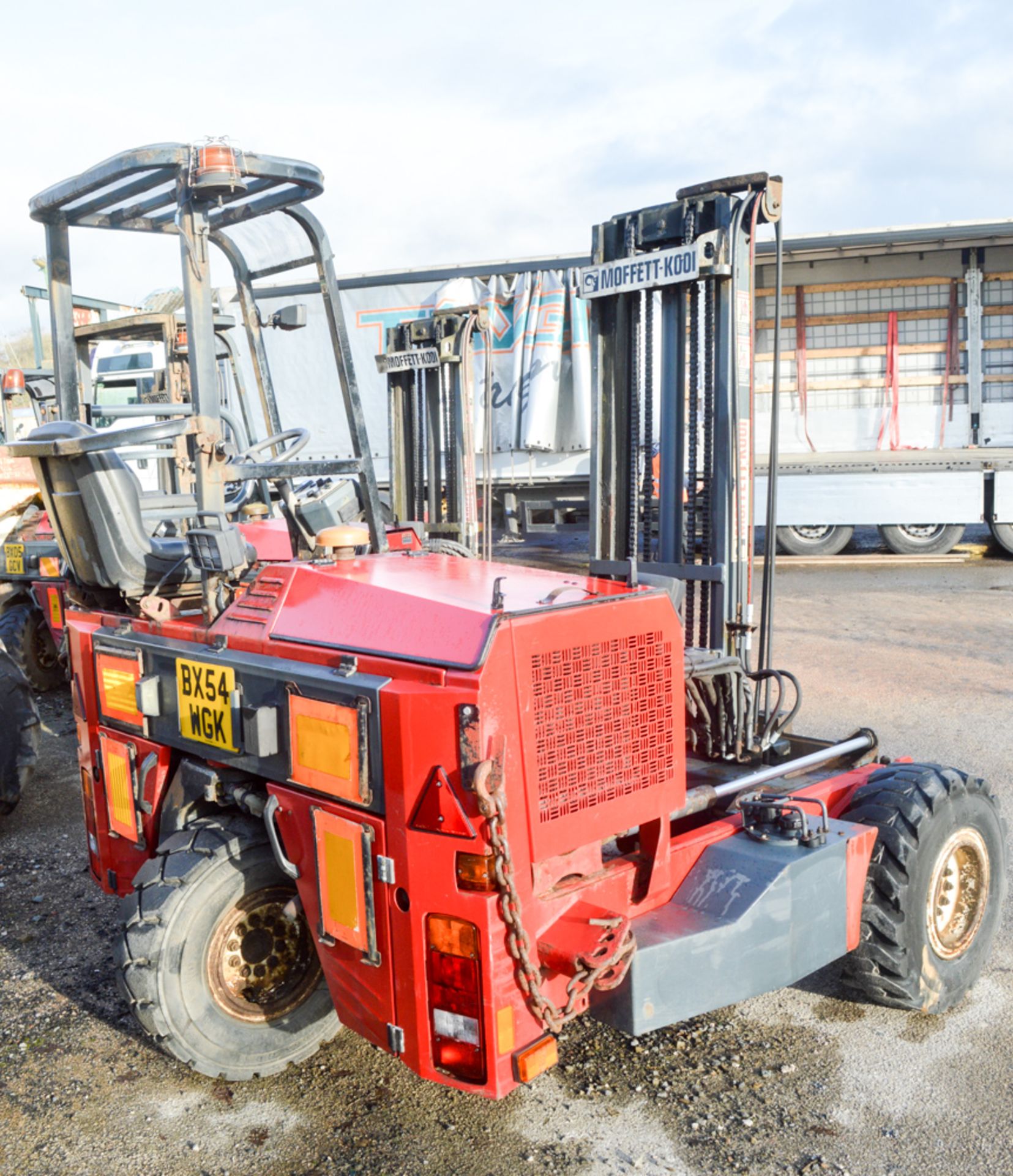 Moffet M5 20.3 diesel driven truck mountable fork lift truck Year: 2005 S/N: E040065 Recorded Hours: - Image 3 of 5