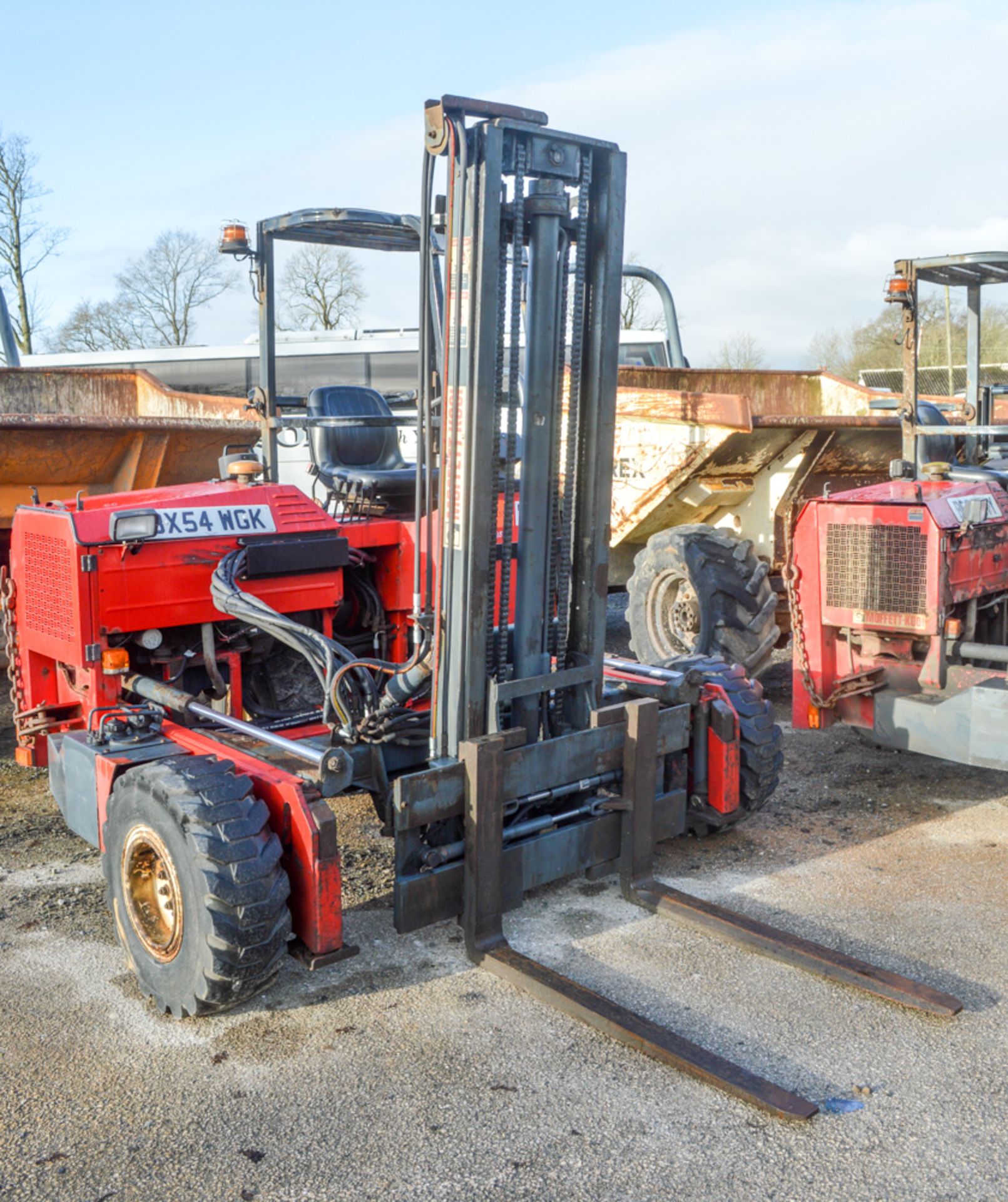 Moffet M5 20.3 diesel driven truck mountable fork lift truck Year: 2005 S/N: E040065 Recorded Hours: - Image 2 of 5