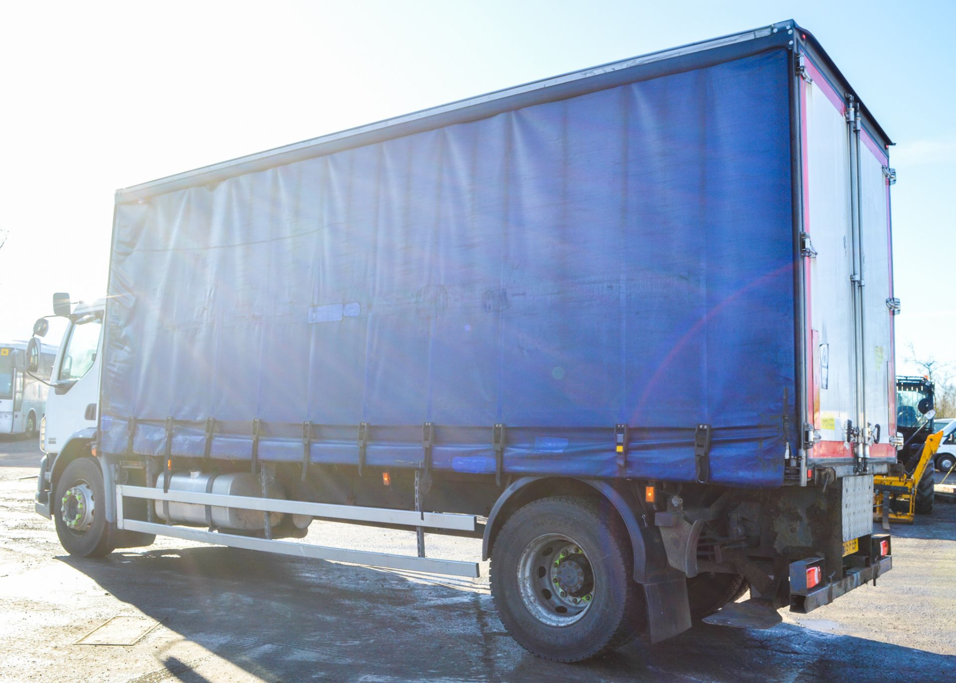 DAF 55-220 18 tonne curtain side flat bed lorry Registration Number: BX05 FEF Date of - Image 3 of 9