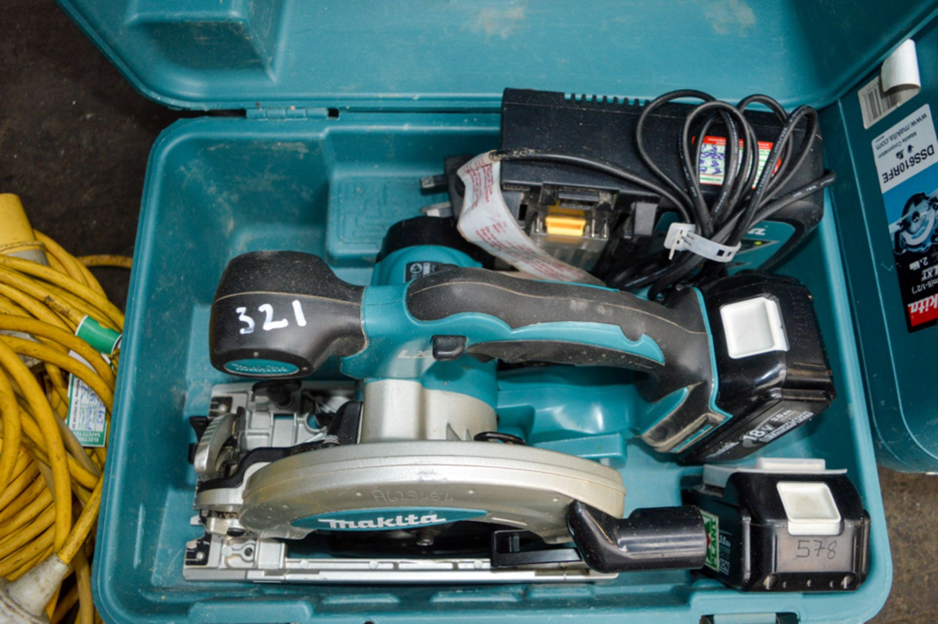 Makita 18v cordless circular saw c/w 2 batteries, charger & carry case A628454