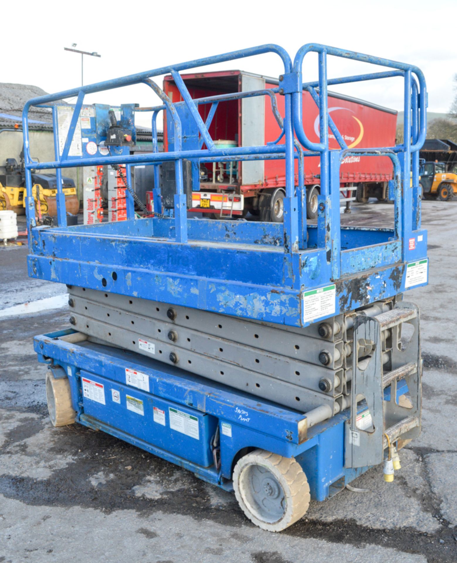 Genie Lift GS2646 26 ft battery election scissor lift access platform Year: 1999 S/N: 11505 Recorded - Image 4 of 5