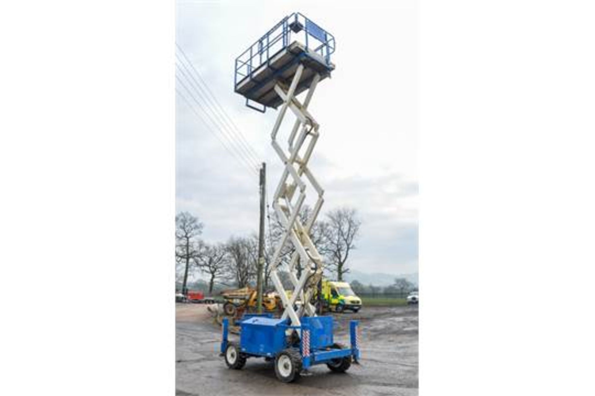 Snorkel SR 2770 27 ft diesel driven scissor lift access platform Year: 2007 S/N: 70714 Recorded - Image 5 of 7