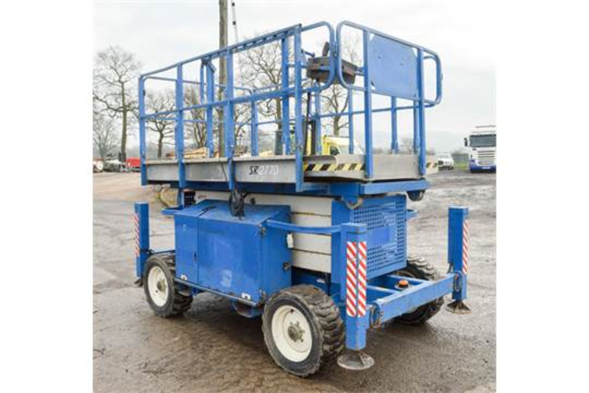 Snorkel SR 2770 27 ft diesel driven scissor lift access platform Year: 2007 S/N: 70714 Recorded - Image 3 of 7