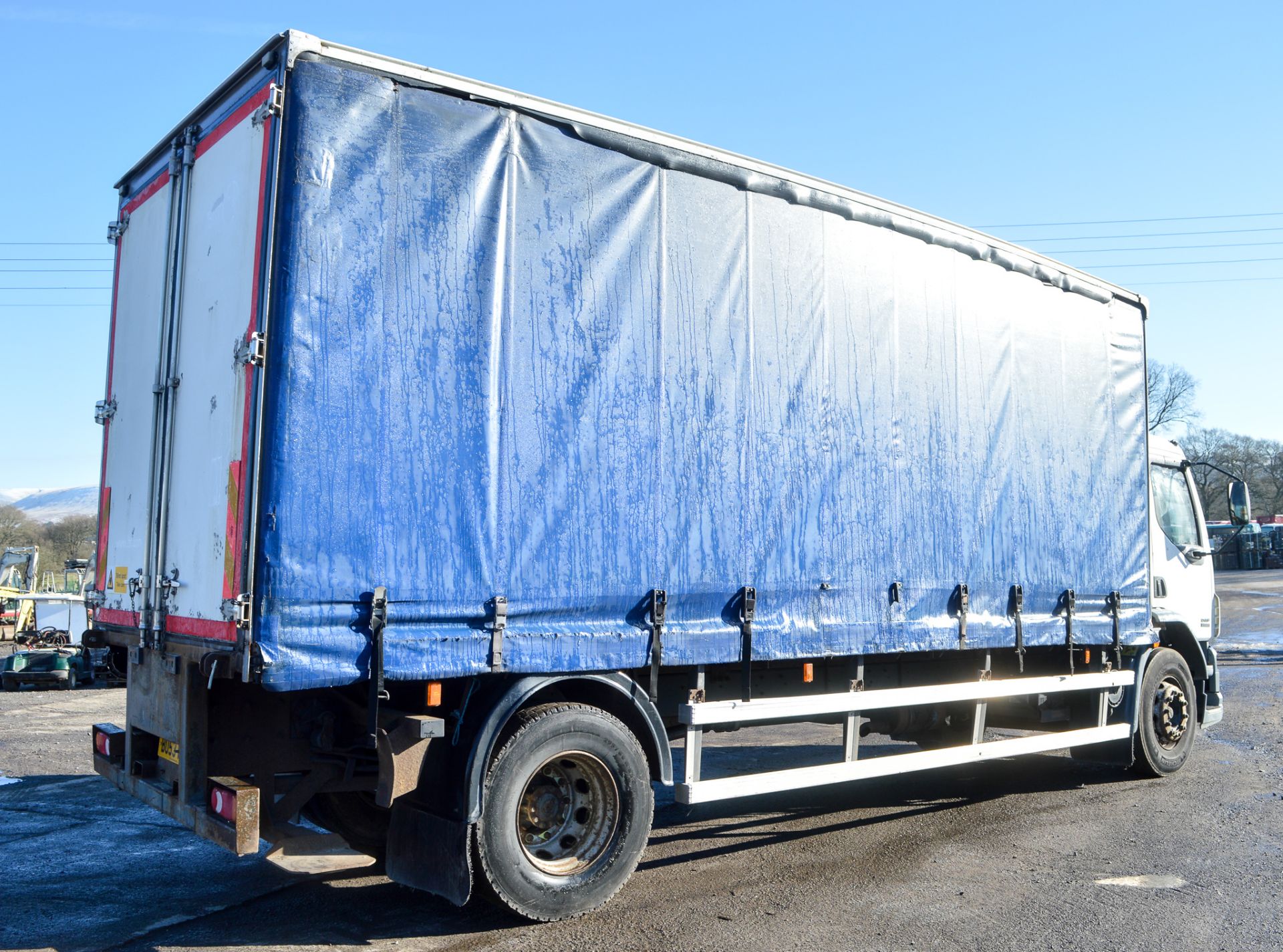 DAF 55-220 18 tonne curtain side flat bed lorry Registration Number: BU53 FTX Date of - Image 2 of 9