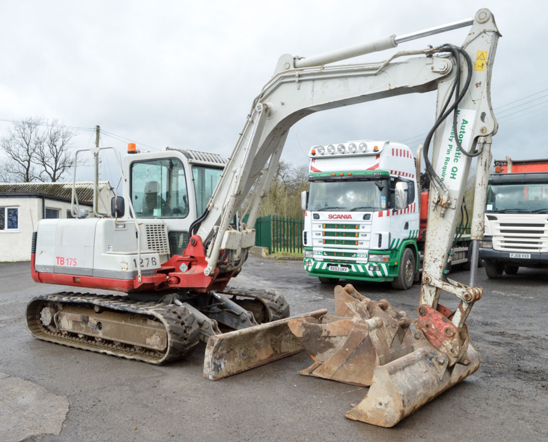 Takeuchi TB175 7.5 tonne rubber tracked excavator Year: 2010 S/N: 301463 Recorded Hours: 6204 blade, - Image 4 of 12