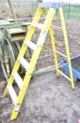 6 tread fibreglass step ladder A751366