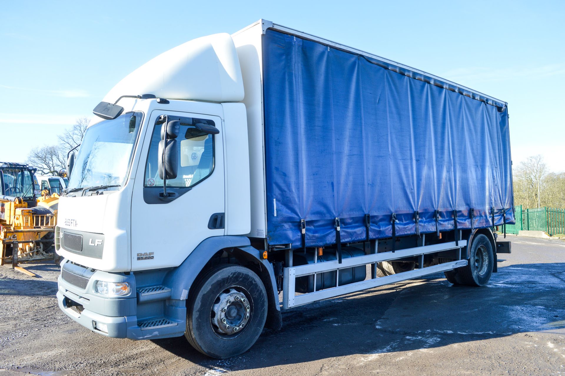 DAF 55-220 18 tonne curtain side flat bed lorry Registration Number: BU53 FTX Date of - Image 3 of 9