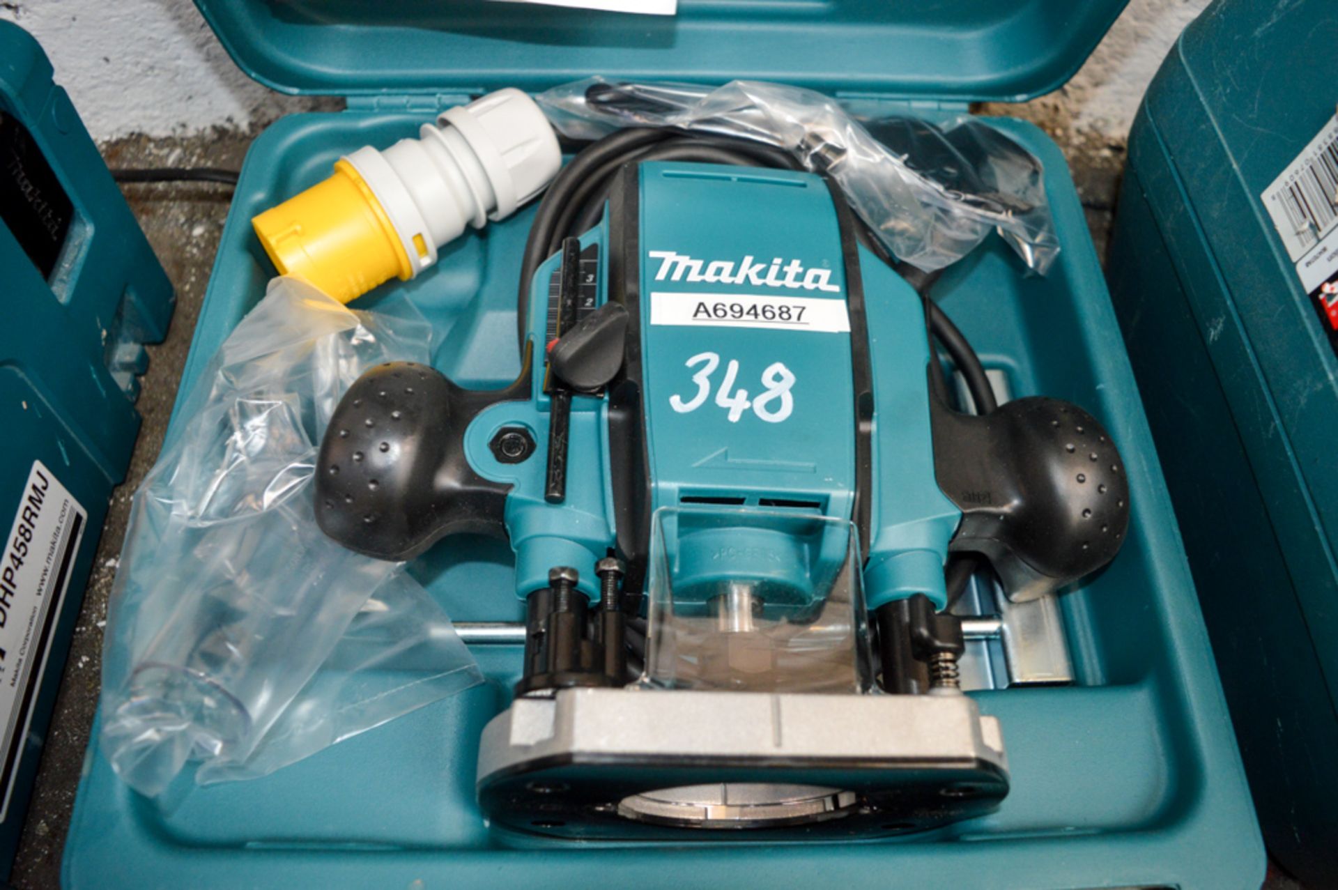 Makita 110v router c/w carry case A694687