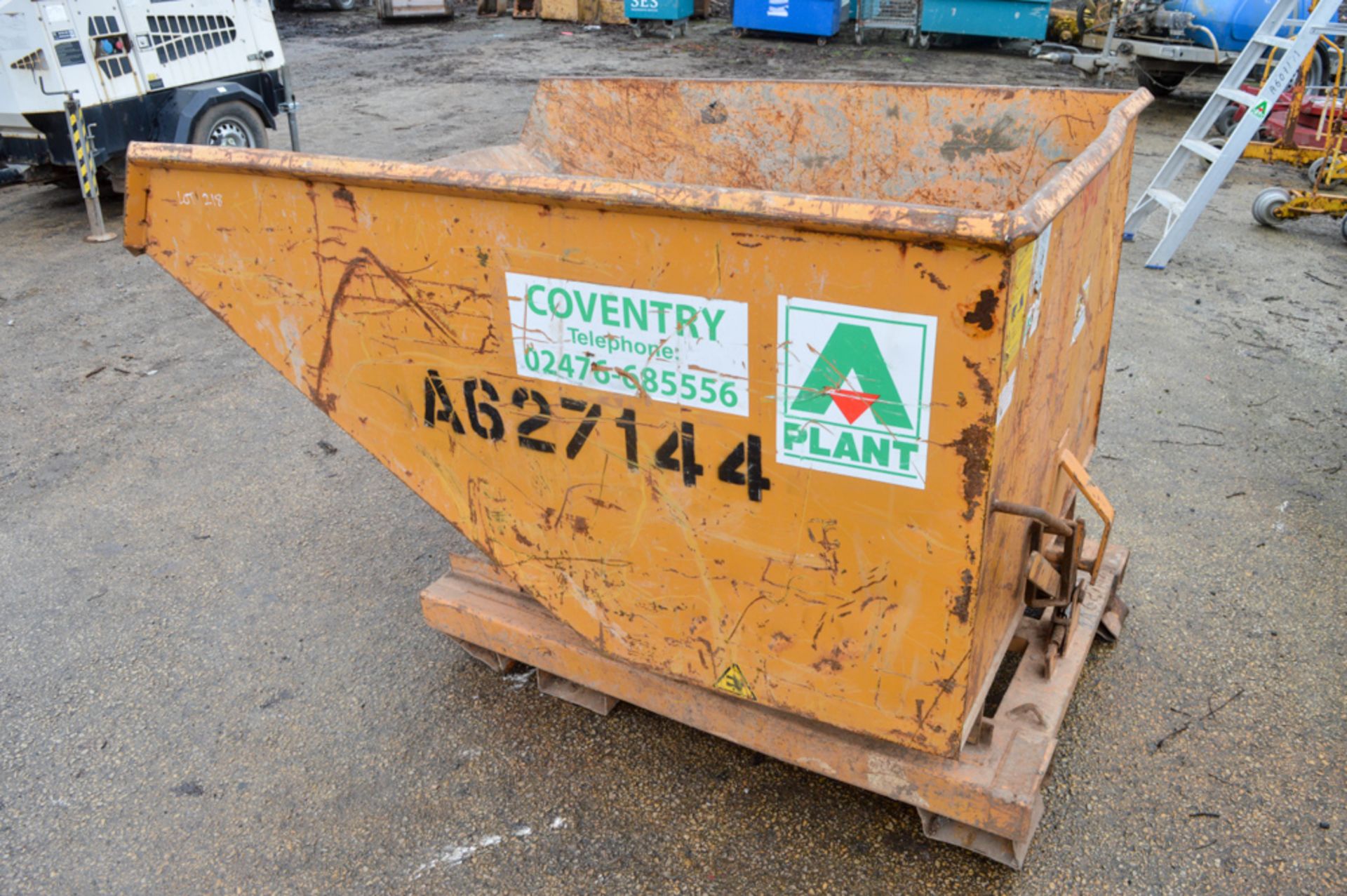 Fork lift truck tipping skip A627144