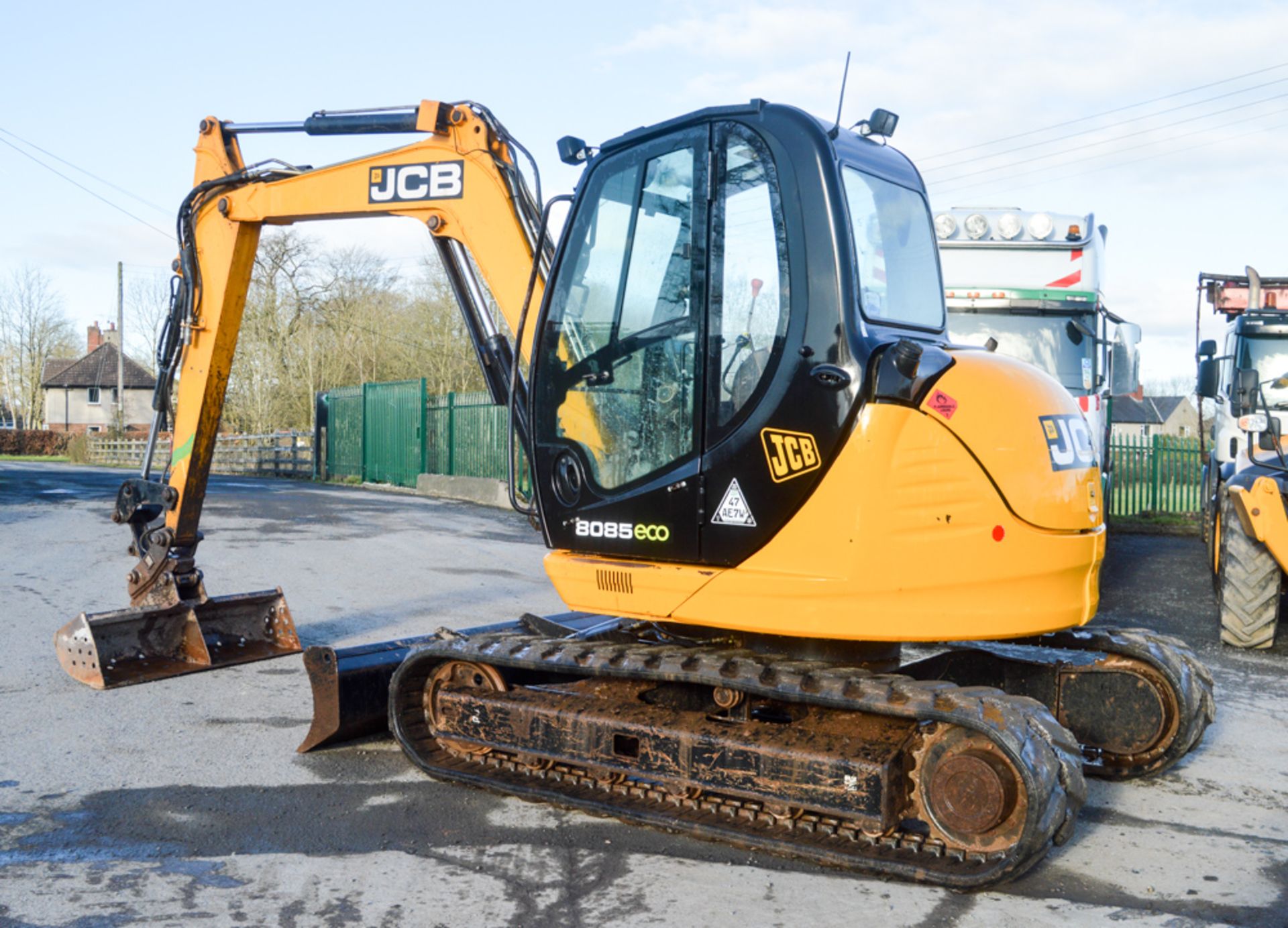 JCB 8085 ZTS Eco 8.5 tonne rubber tracked excavator Year: 2011 S/N: 1072344 Recorded Hours: 92387 ( - Image 2 of 11