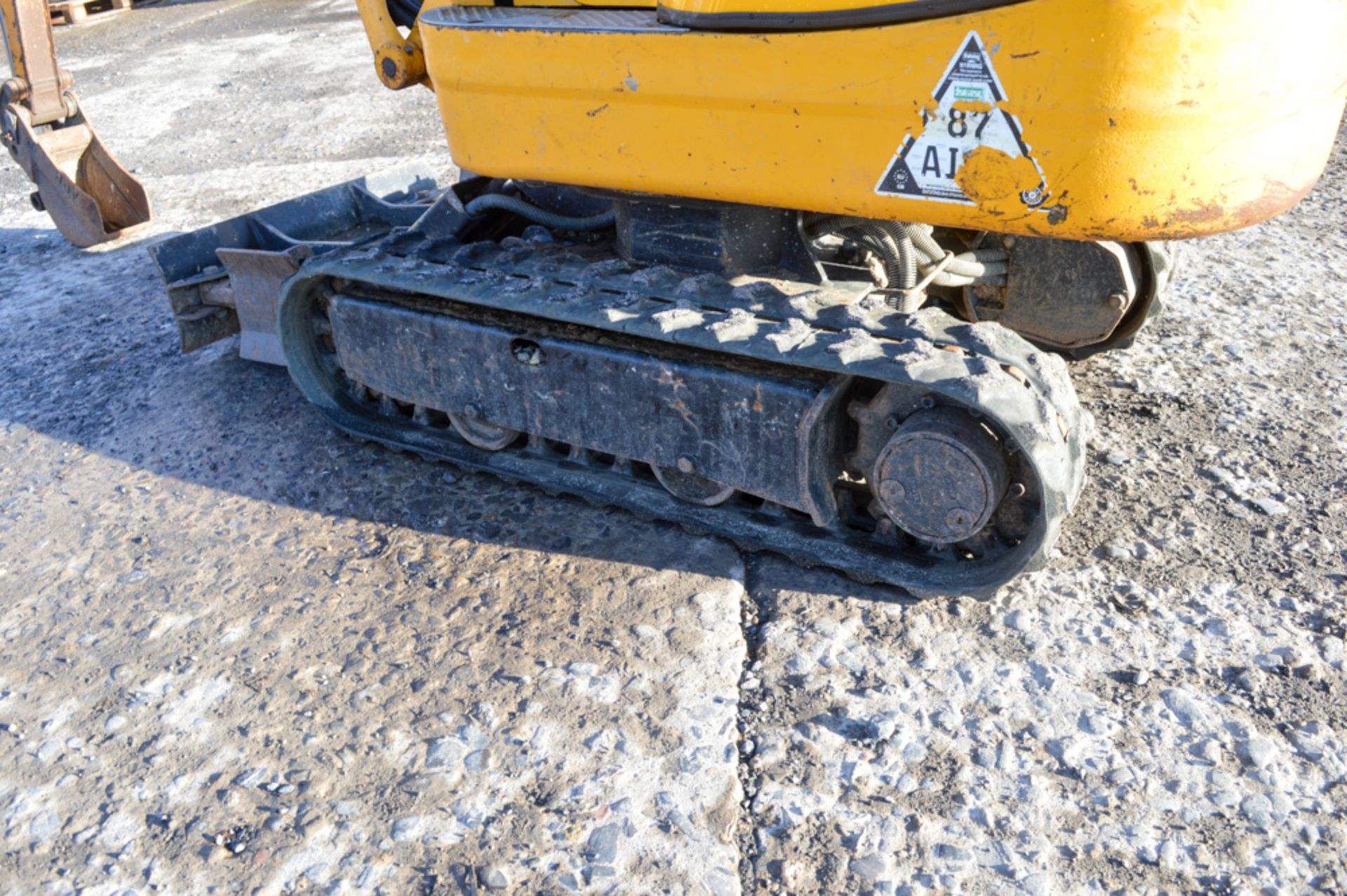 JCB 8008 CTS 0.8 tonne rubber tracked micro excavator Year: 2013 S/N: 77935 Recorded Hours: 971 - Image 6 of 9