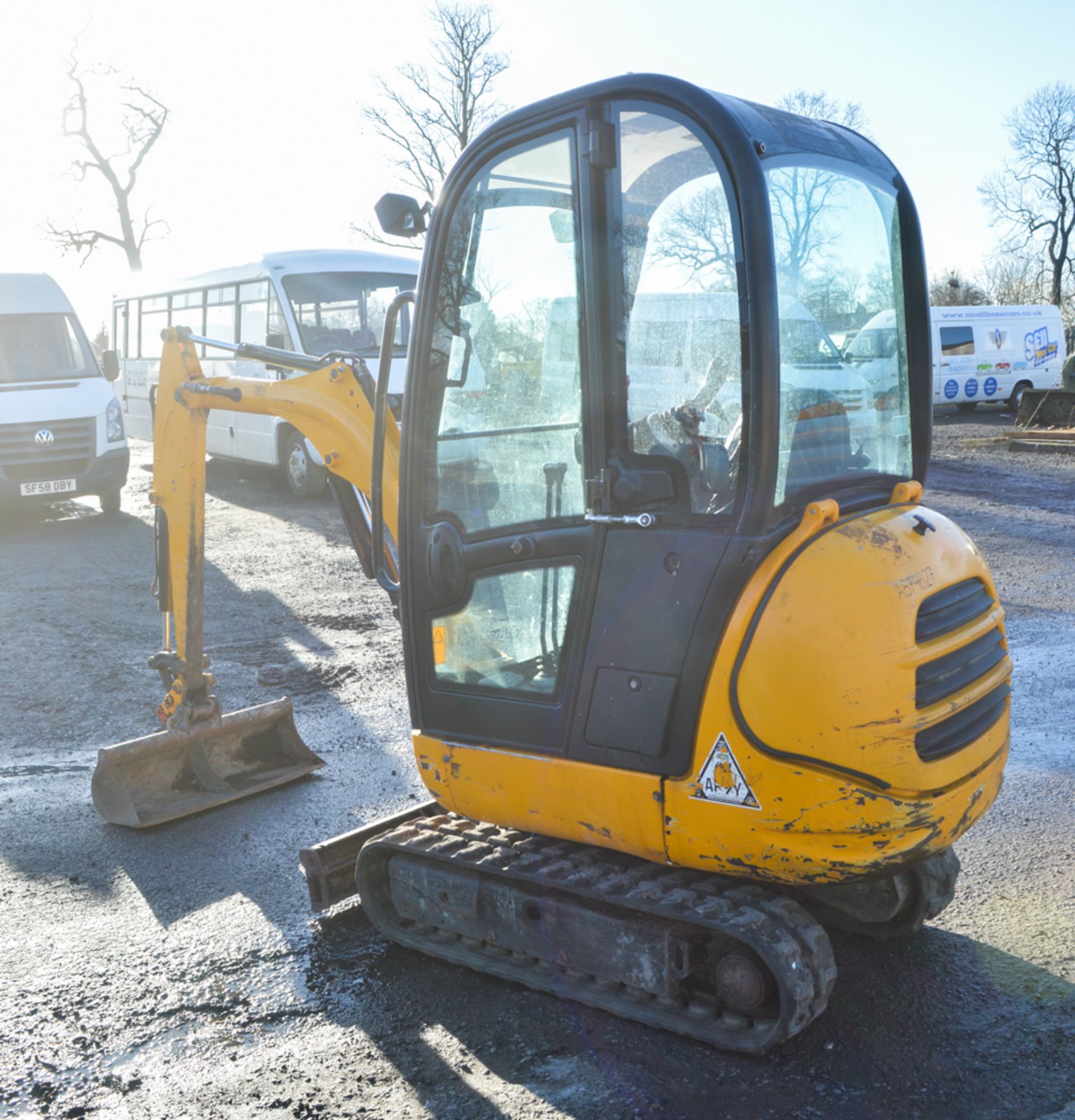 JCB 801.6 1.5 tonne rubber tracked mini excavator Year: 2012 S/N: 1795065 Recorded Hours: 1914 - Image 2 of 11