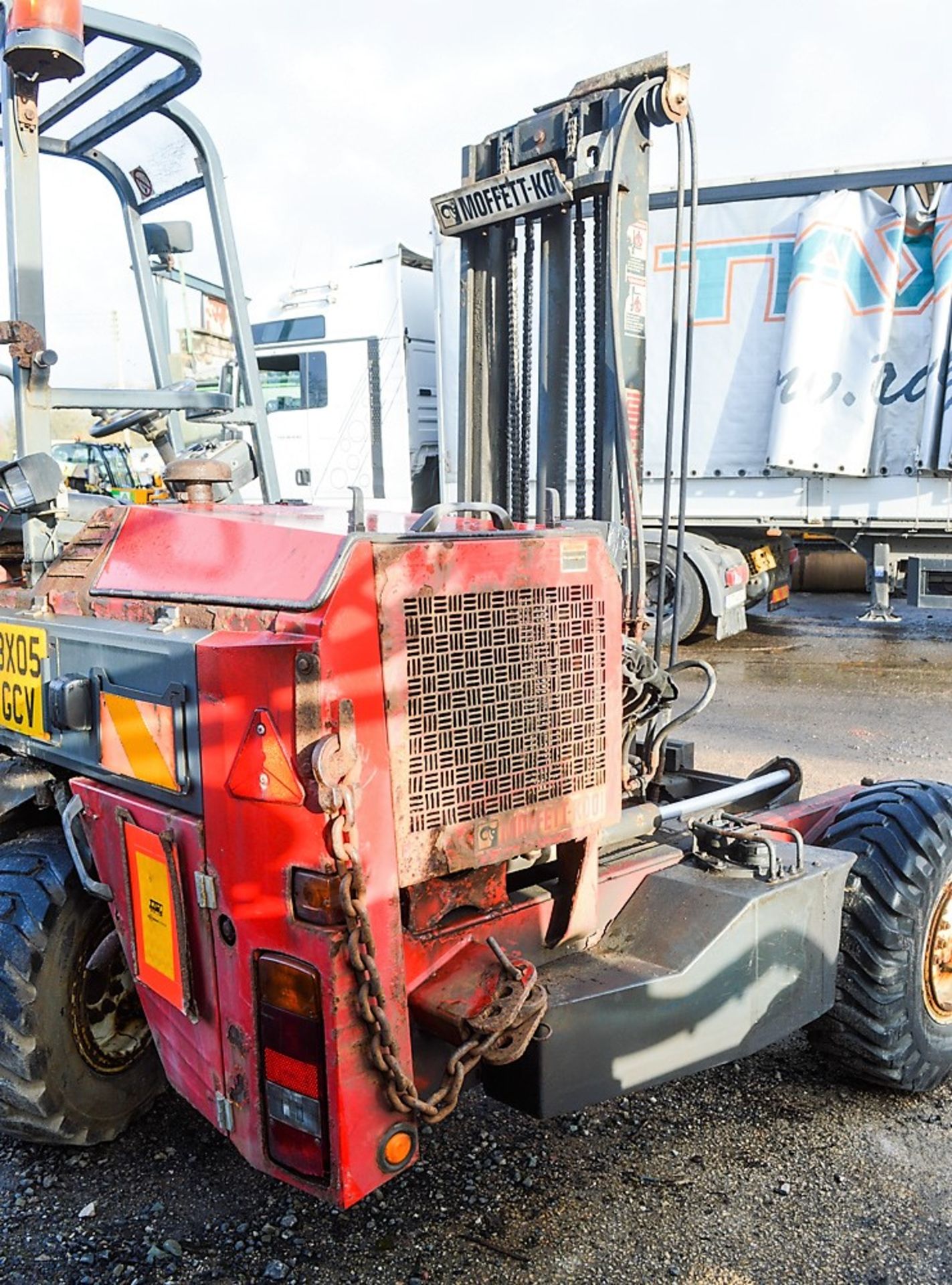 Moffet M5 20.3 diesel driven truck mountable fork lift truck Year: 2005 S/N: E030205 Recorded Hours: - Image 4 of 6