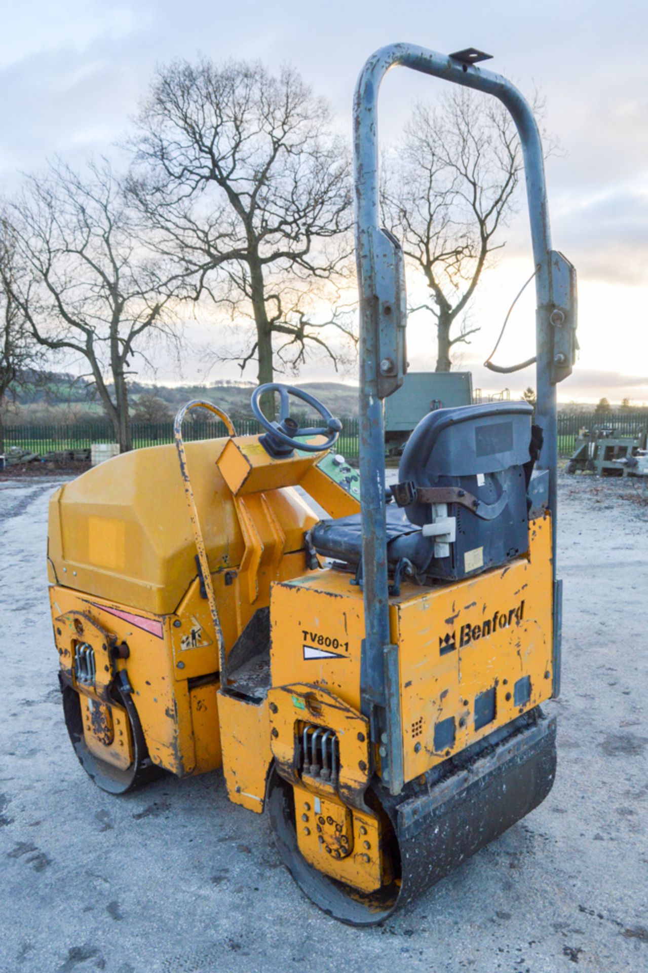 Benford Terex TV800-1 double drum ride on roller Year: 2004 S/N: E403HU058 Recorded Hours: Not - Image 2 of 8