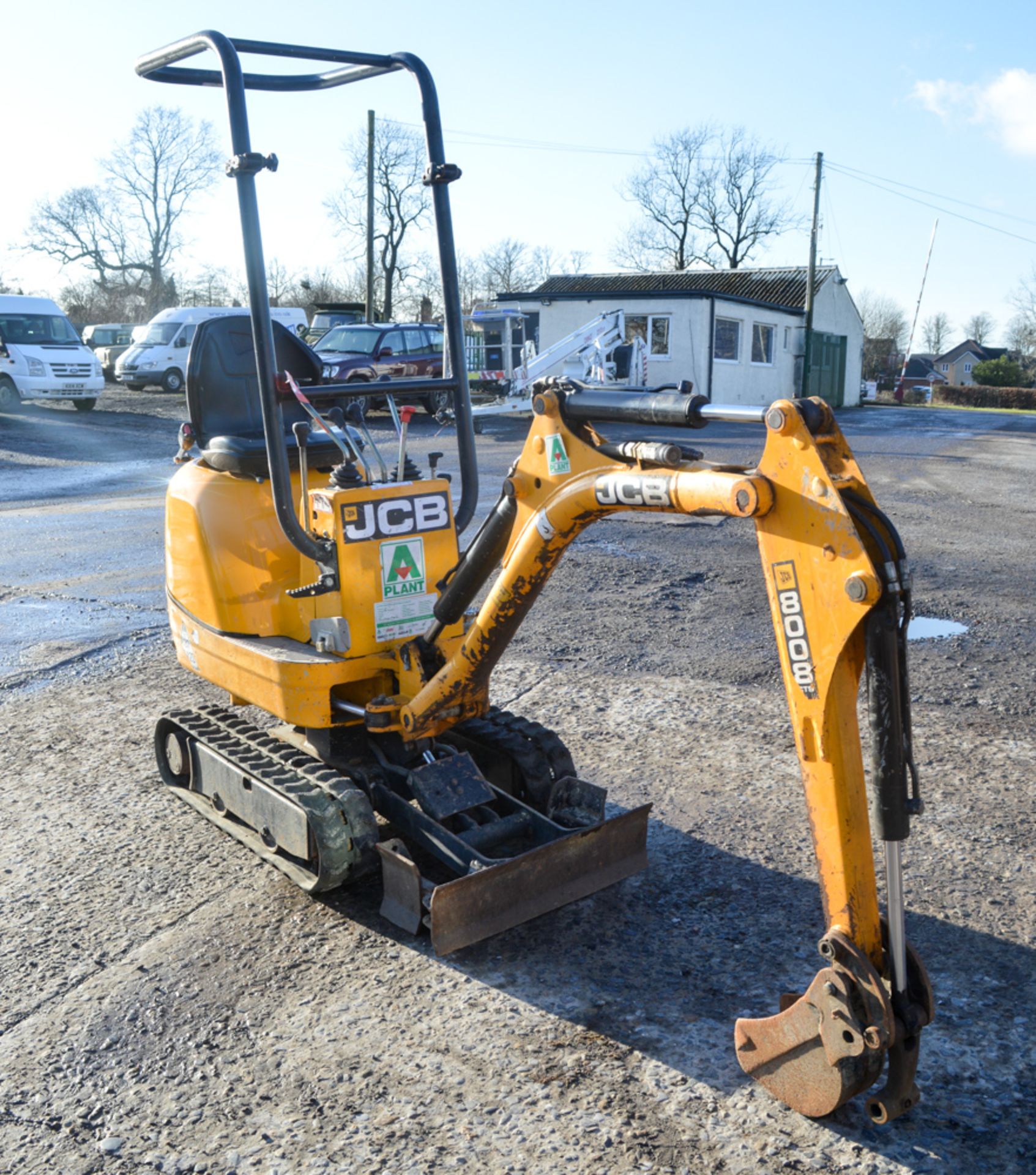 JCB 8008 CTS 0.8 tonne rubber tracked micro excavator Year: 2013 S/N: 77935 Recorded Hours: 971