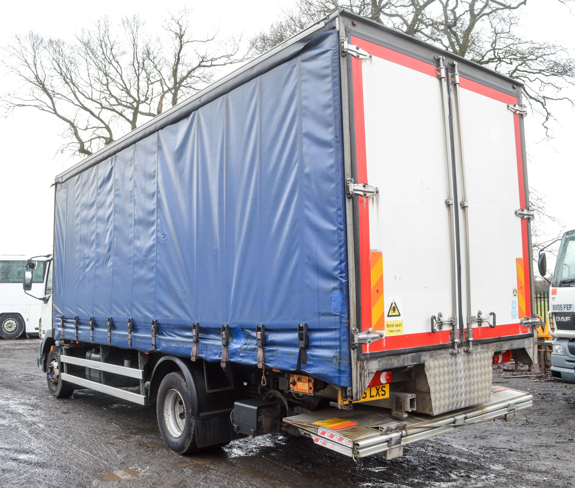 DAF 55-180 18 tonne curtain side flat bed lorry Registration Number: BX55 LXS Date of - Image 4 of 10