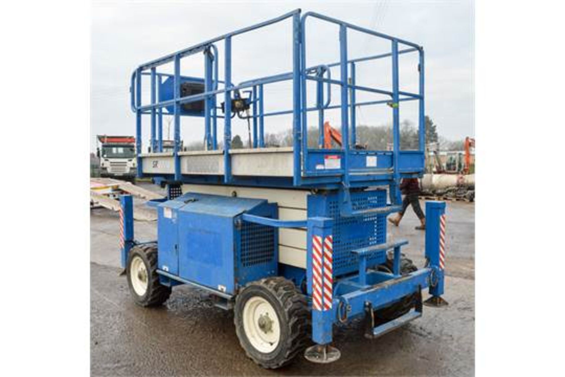 Snorkel SR 2770 27 ft diesel driven scissor lift access platform Year: 2007 S/N: 70714 Recorded - Image 2 of 7