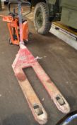 Hand hydraulic pallet truck A593191