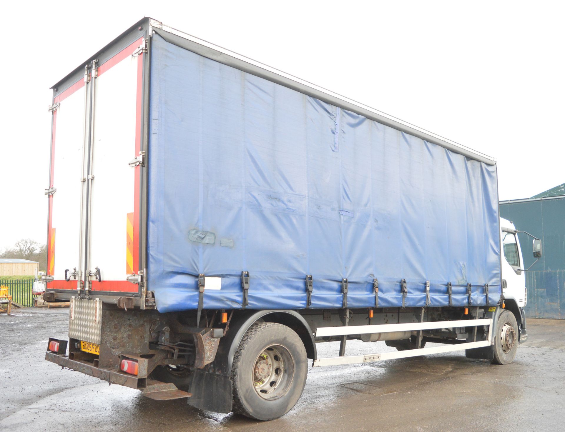 DAF 55-220 18 tonne curtain side flat bed lorry Registration Number: BX05 FDO Date of - Image 4 of 9