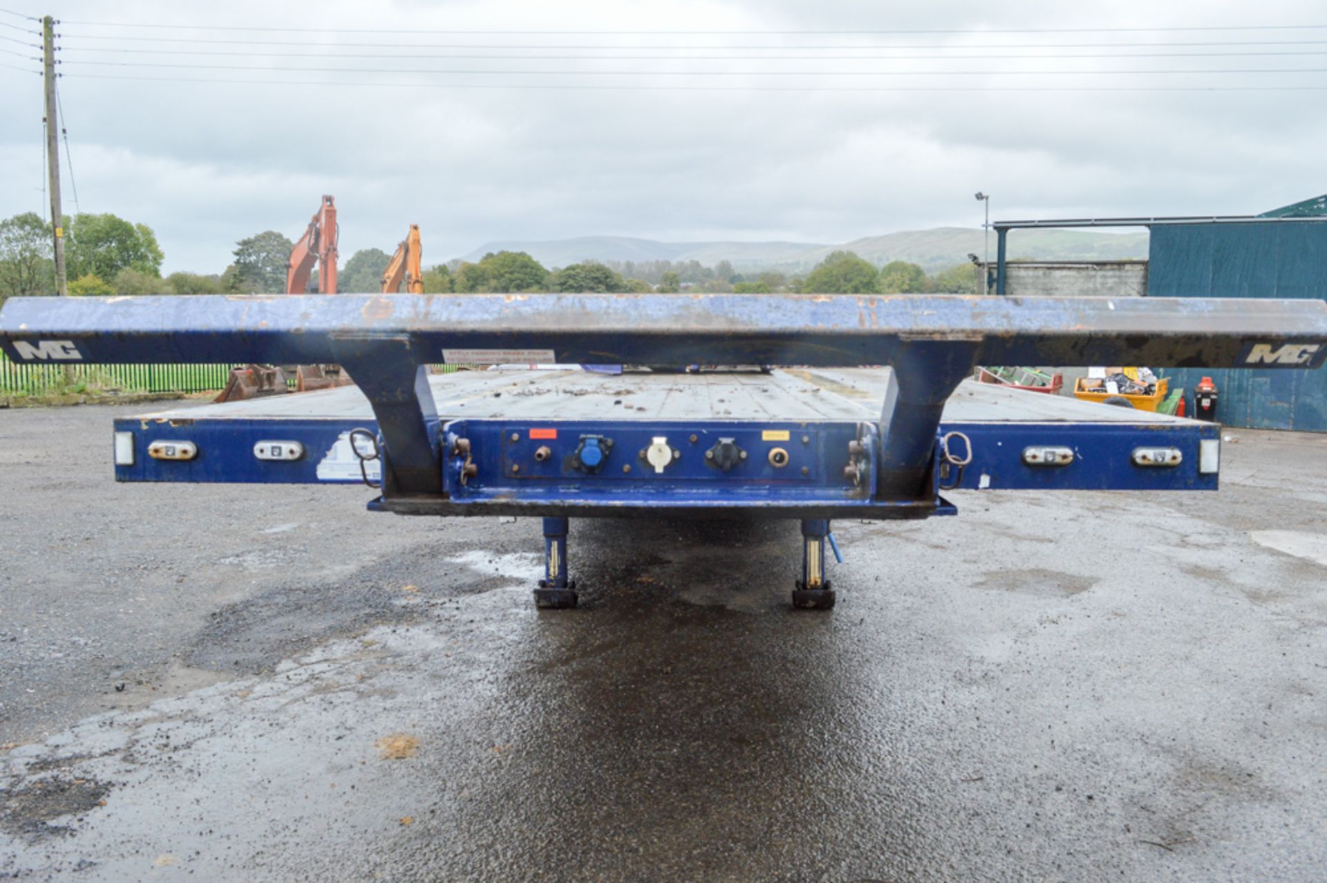 M&G SLC 27Y stepframe low loader trailer (13.6 metre) Year: 2010 MOT Expires: 30/06/2018 Chassis No: - Image 11 of 12