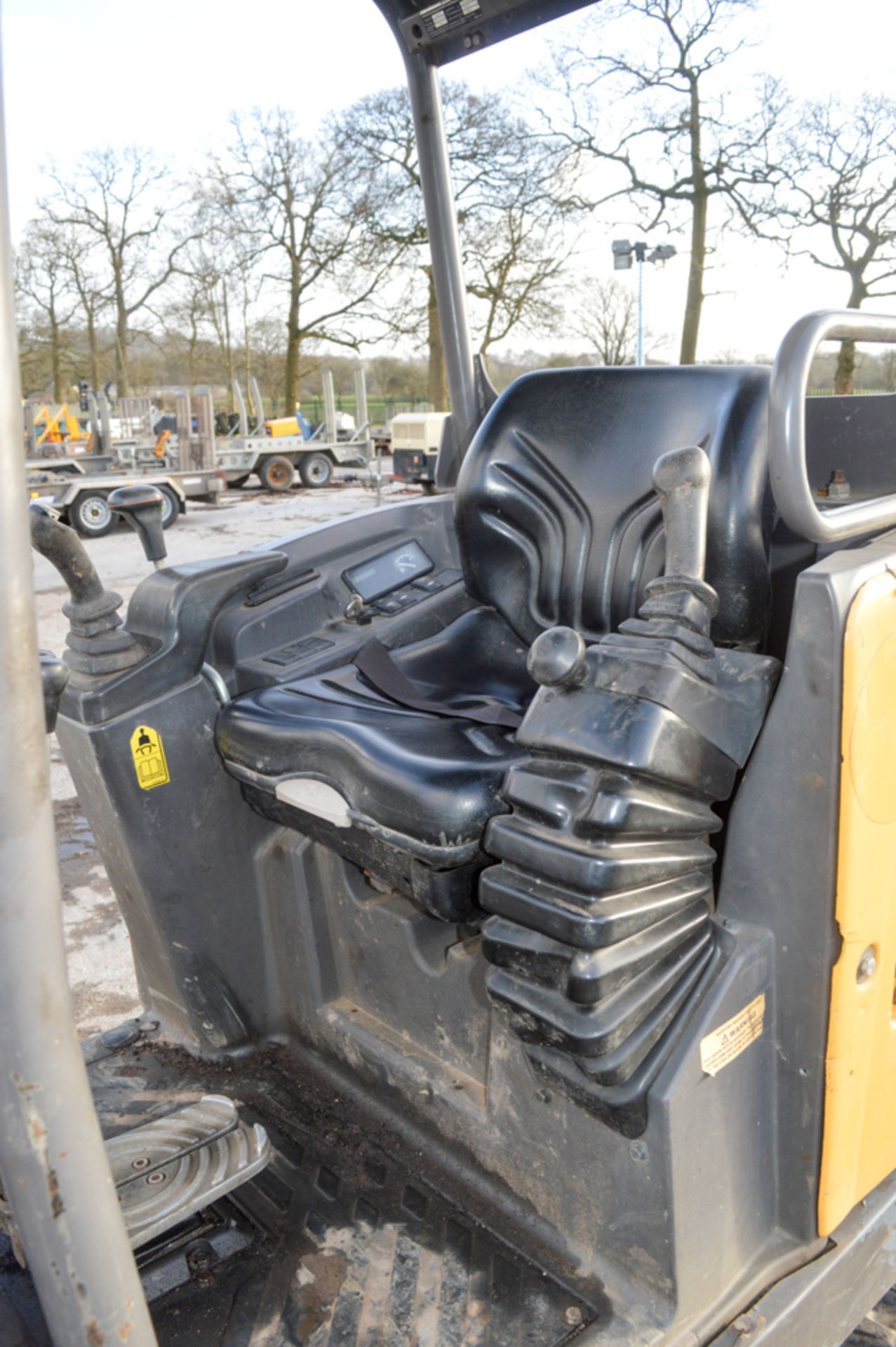 Volvo EC15 1.5 tonne rubber tracked mini excavator Year: 2011 S/N: VCE0C15CA00001561 Recorded Hours: - Image 11 of 11
