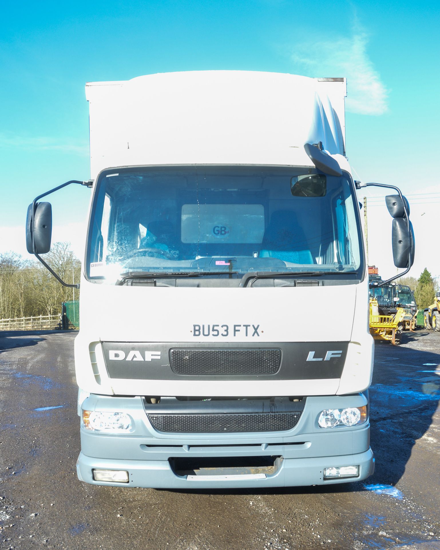 DAF 55-220 18 tonne curtain side flat bed lorry Registration Number: BU53 FTX Date of - Image 4 of 9