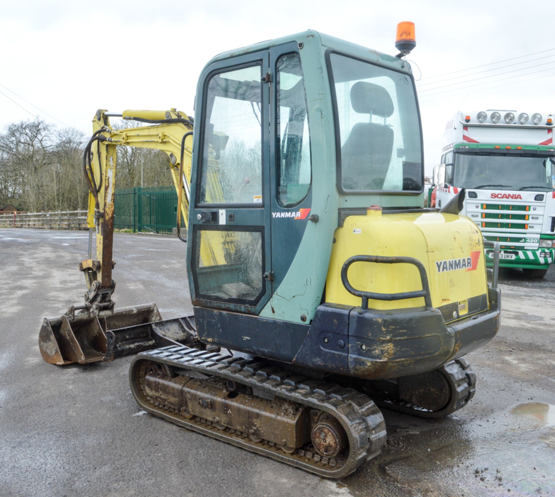 Yanmar B25V 2.5 tonne rubber tracked mini excavator Year: 2007 S/N: E204351 Recorded Hours: 5039 - Image 2 of 11