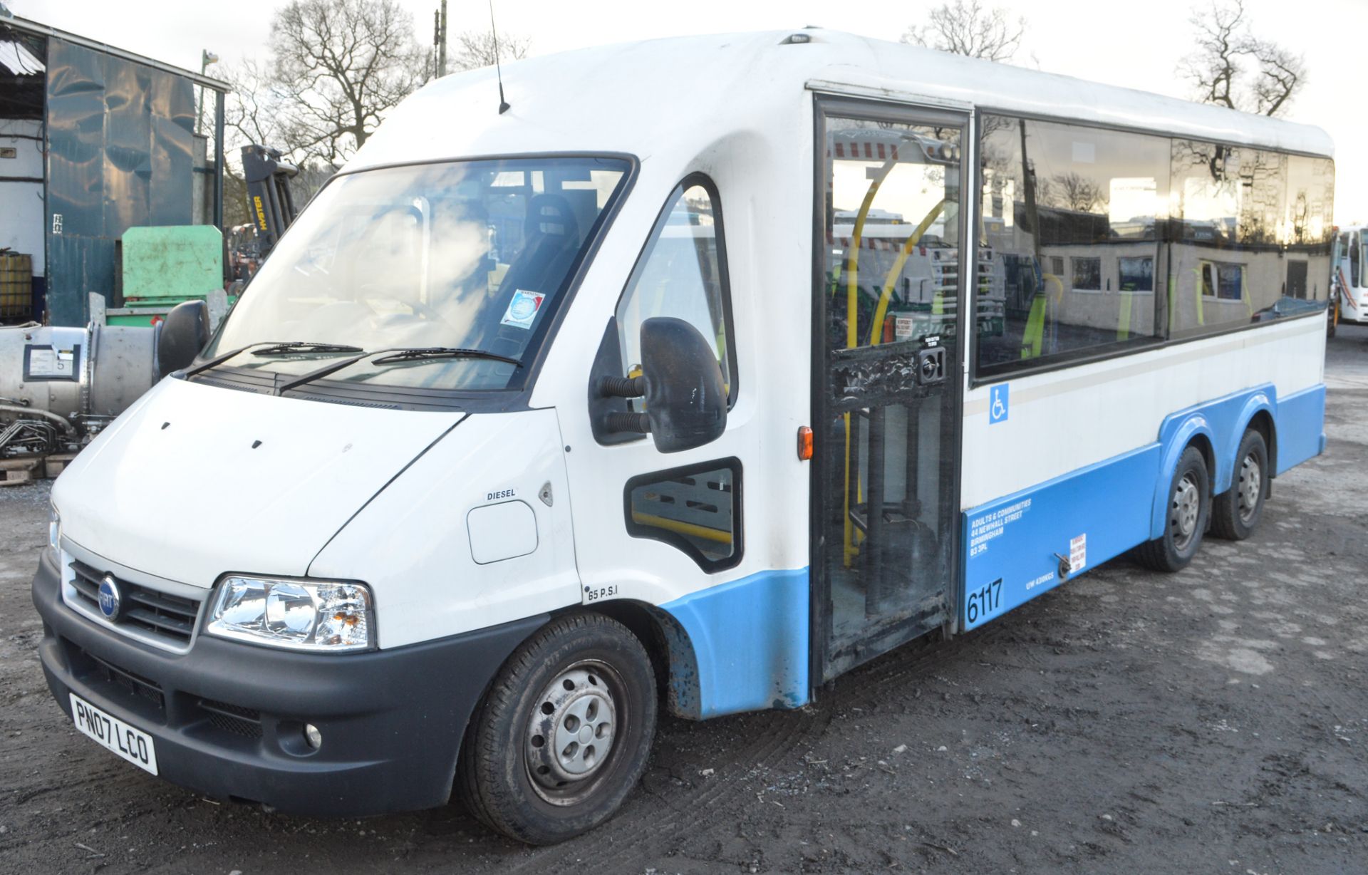 Fiat Ducato 14 seat minibus  Registration Number: PN07 LCO Date of Registration: 01/07 MOT: Expired - Image 3 of 9