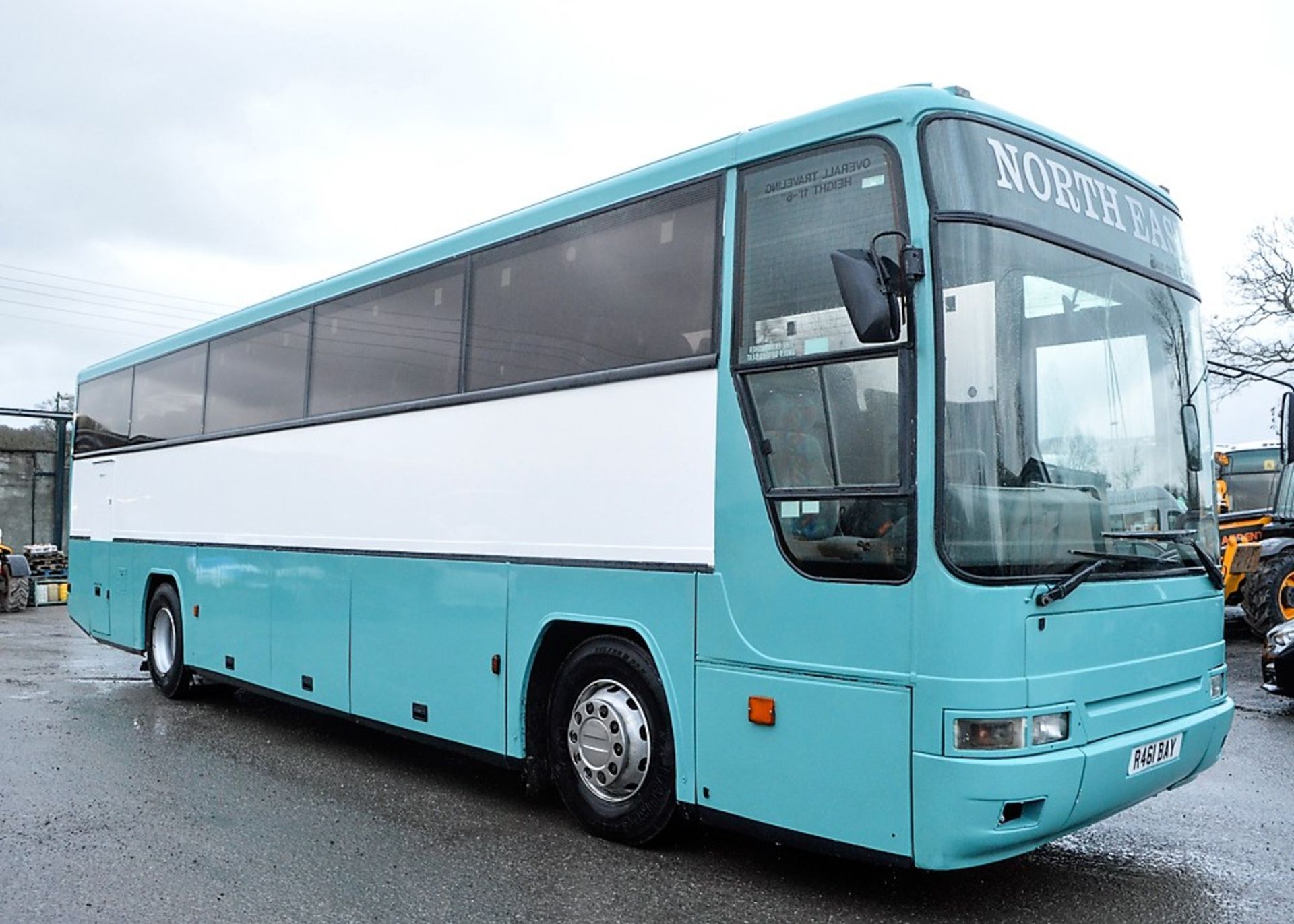 Volvo Plaxton 70 seat luxury coach Registration Number: R461 BAY Date of Registration in England: - Bild 4 aus 9