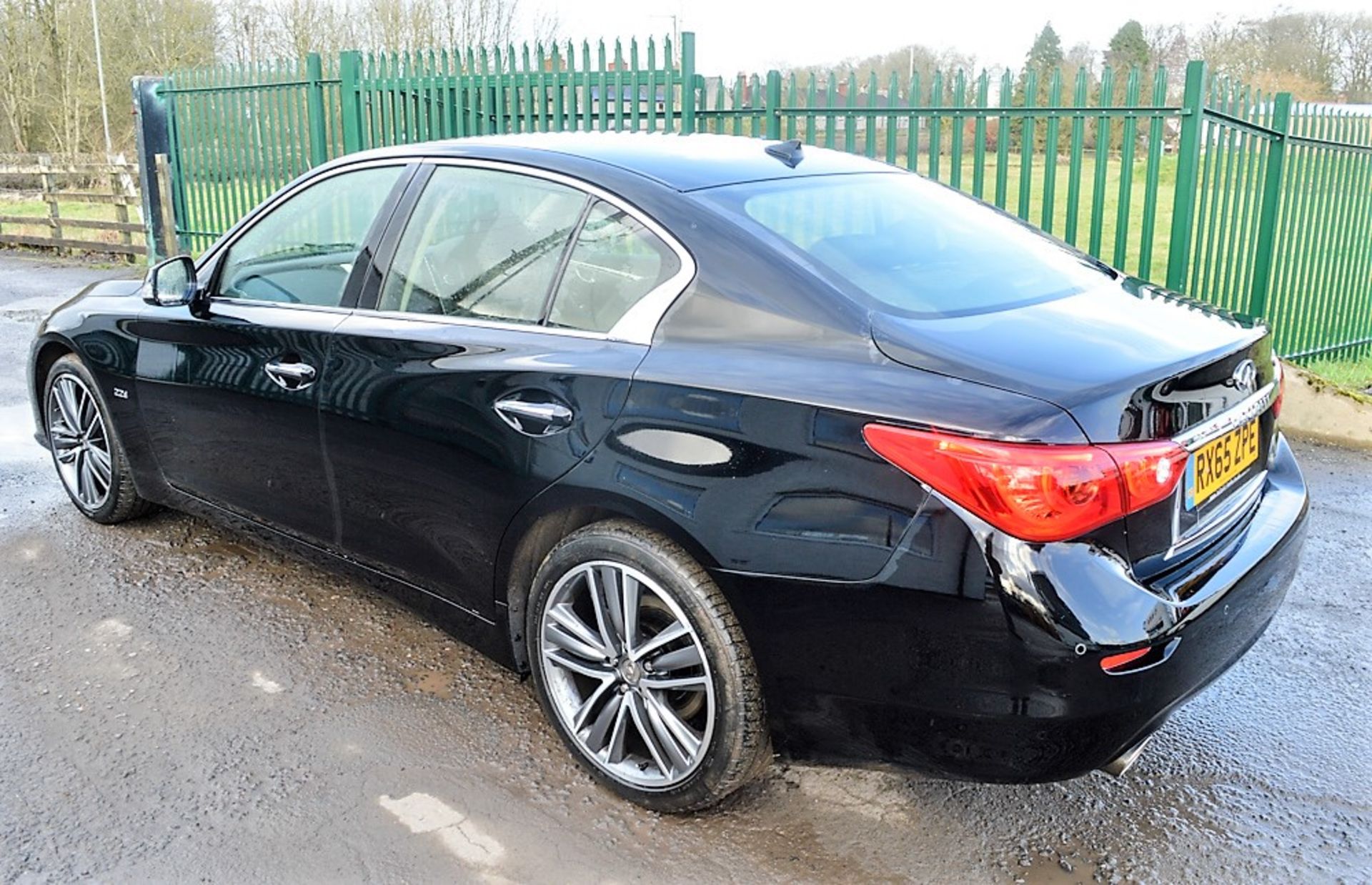 Infiniti Q50 4 door saloon car Registration Number: RX65 ZPE Date of Registration: October 2015 - Bild 2 aus 8