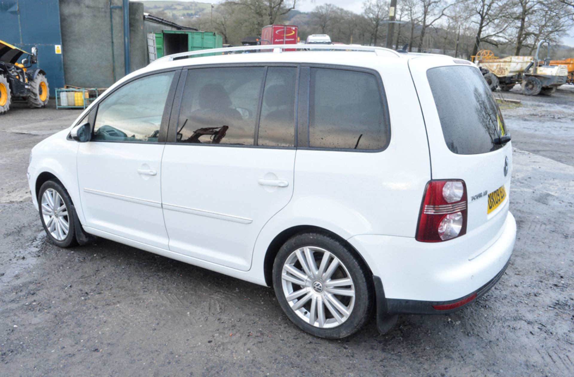 Volkswagen Touran Sport TDi 140 diesel MPV Registration Number: DK09 EZV Date of Registration: 29/ - Image 3 of 11