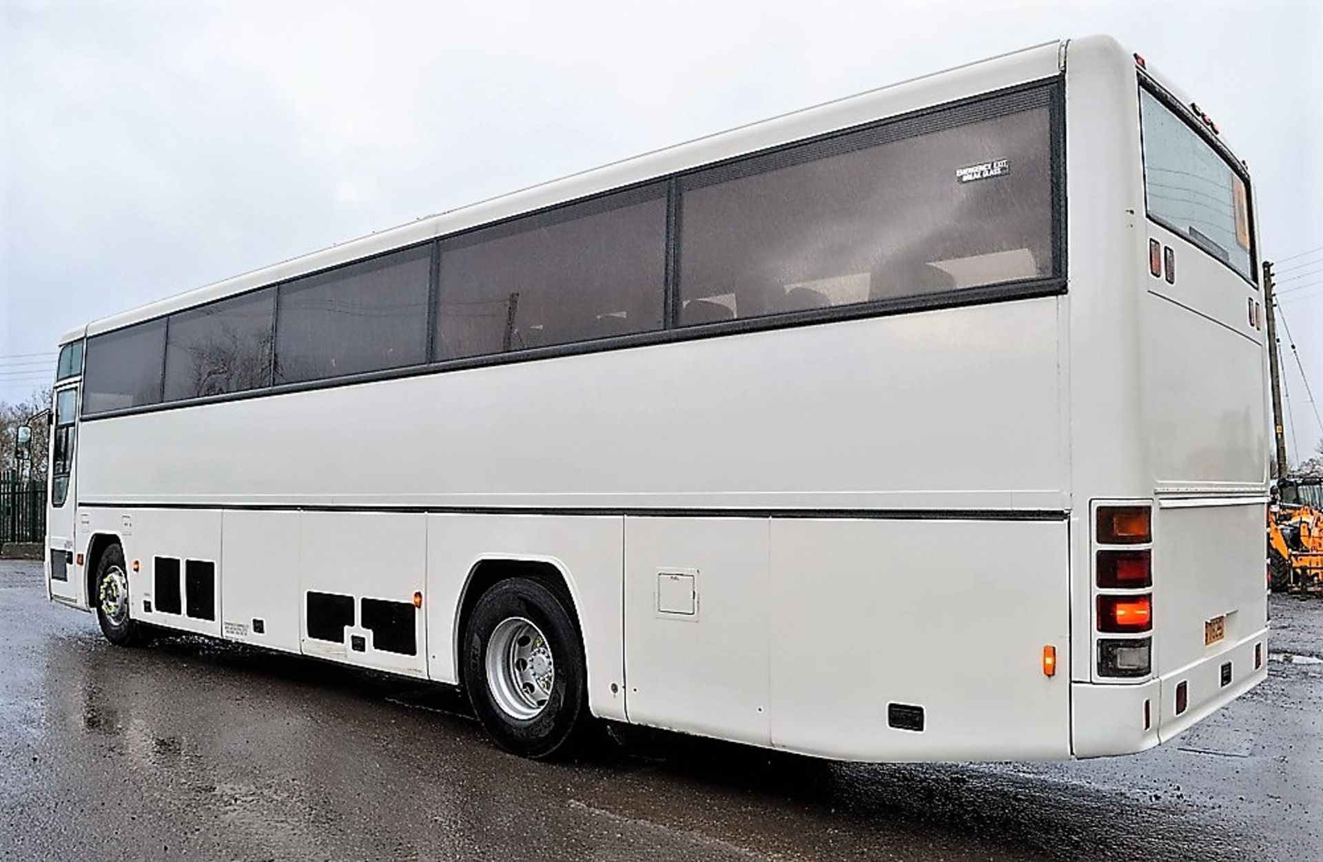 Volvo Plaxton 53 seat luxury coach Registration Number: HIG 7825 Chassis Number: YV31MA613XC061254 - Bild 2 aus 8