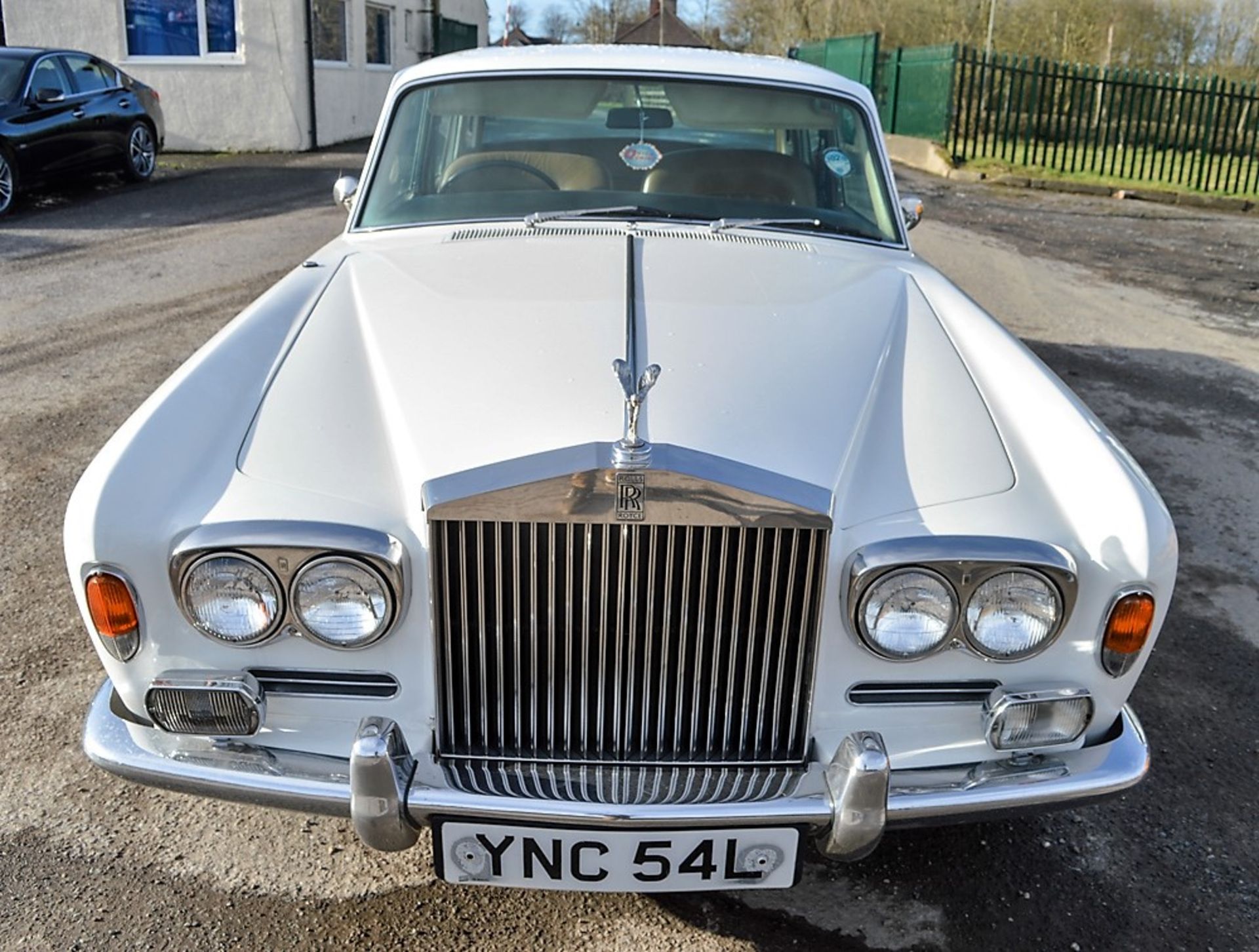 Rolls Royce Silver Shadow 4 door saloon car Registration Number: YNC 54L  Date of Registration: - Image 3 of 12