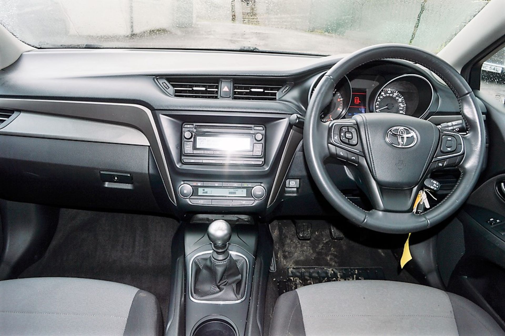 Toyota Avensis Active D-4D 5 door estate car   Registration number: MM65 SFY Date of Registration: - Image 9 of 10