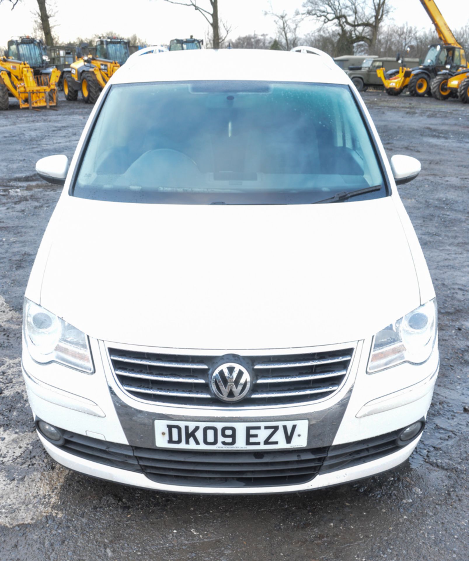 Volkswagen Touran Sport TDi 140 diesel MPV Registration Number: DK09 EZV Date of Registration: 29/ - Image 5 of 11