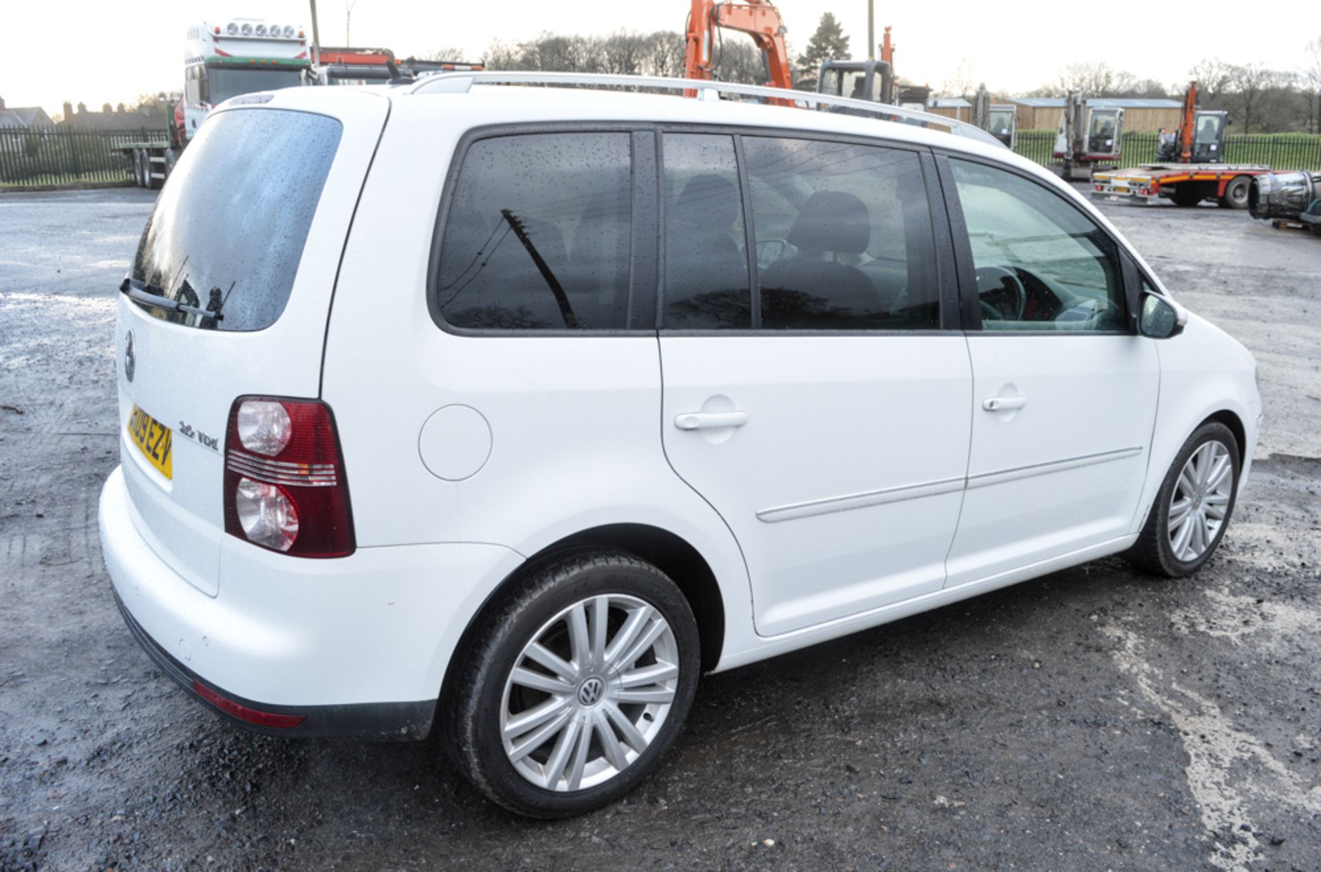 Volkswagen Touran Sport TDi 140 diesel MPV Registration Number: DK09 EZV Date of Registration: 29/ - Bild 2 aus 11