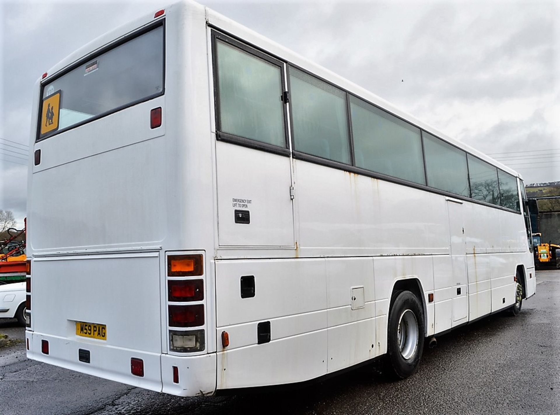 Volvo Plaxton 53 seat luxury coach Registration Number: M59 PAG Date of Registration: 06/03/1995 MOT - Bild 4 aus 9