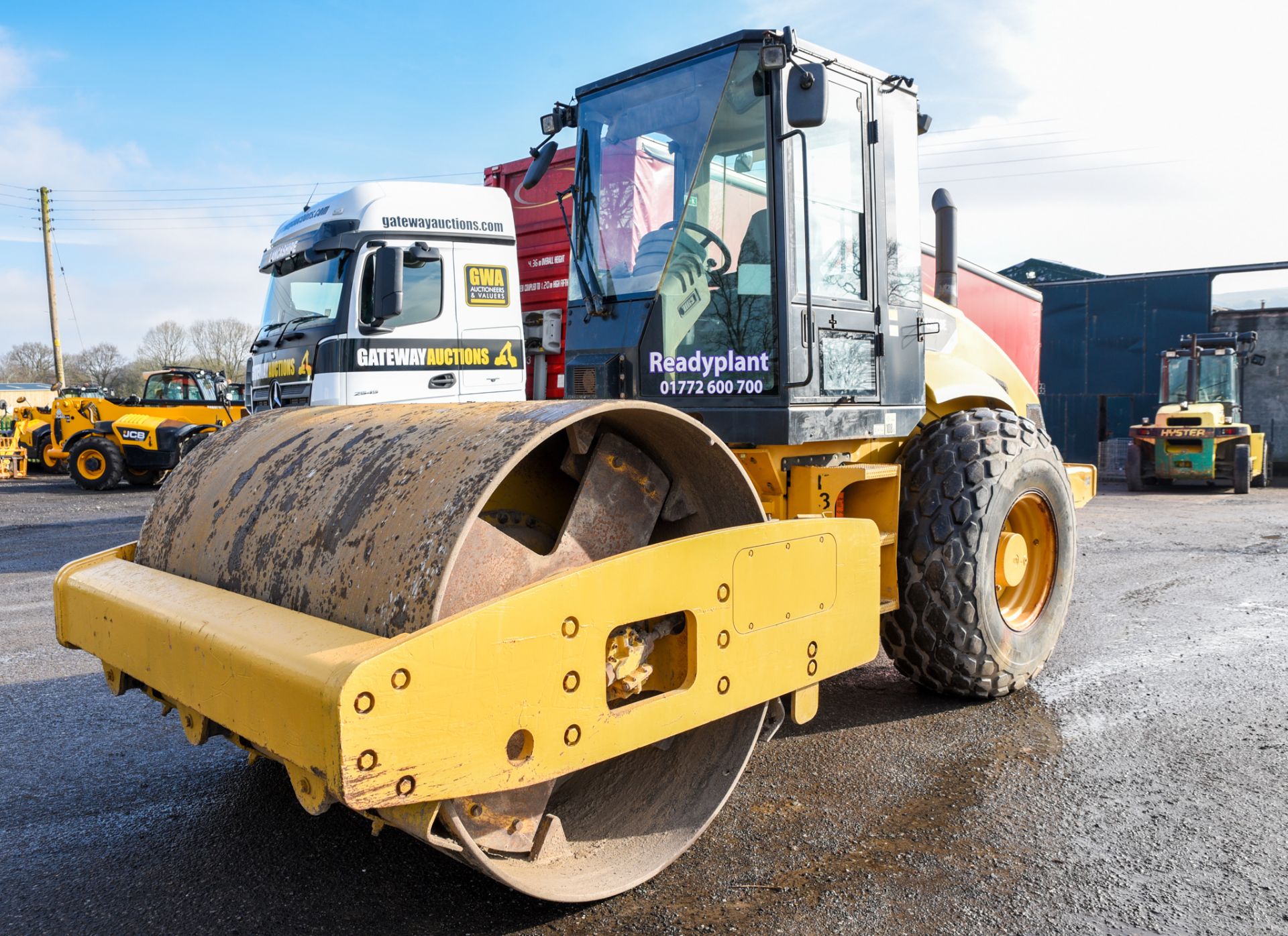 Caterpillar CS563E smooth drum vibratory roller Year: 2007 S/N: A01654 Recorded Hours: 2956