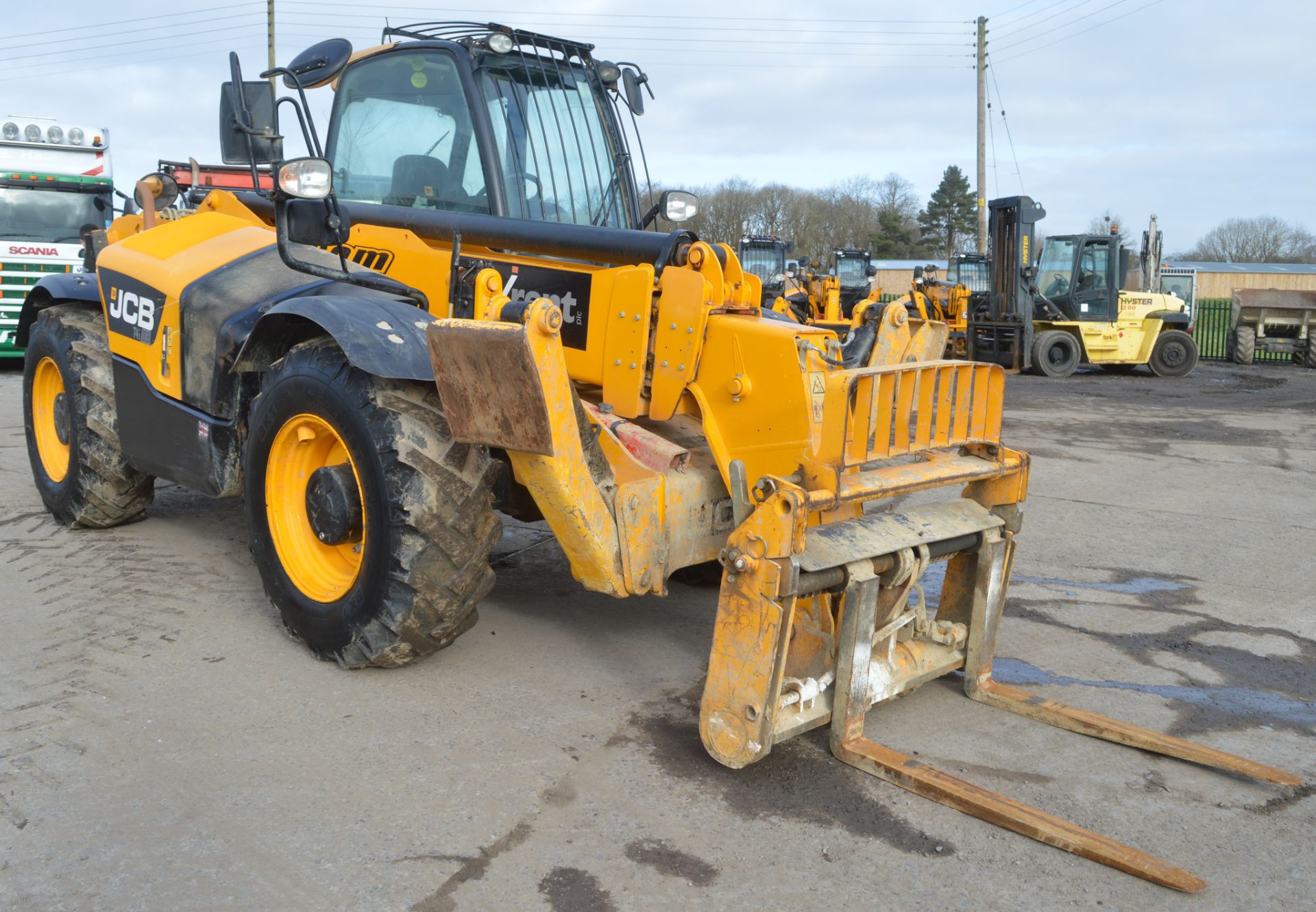 JCB 535-125 Hi-Viz T4i 12.5 metre telescopic handler Year: 2014 S/N: 2337179 Recorded Hours: 4227 - Image 4 of 13