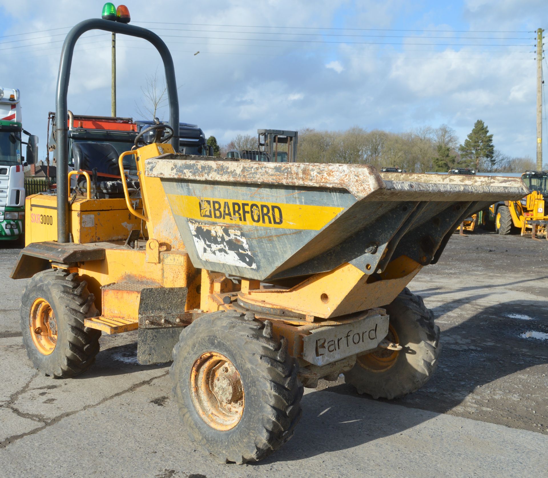 Barford SXR3000 3 tonne swivel skip dumper Year: 2007 S/N: HUA0060 Recorded Hours: 1721 D1030 - Image 2 of 11