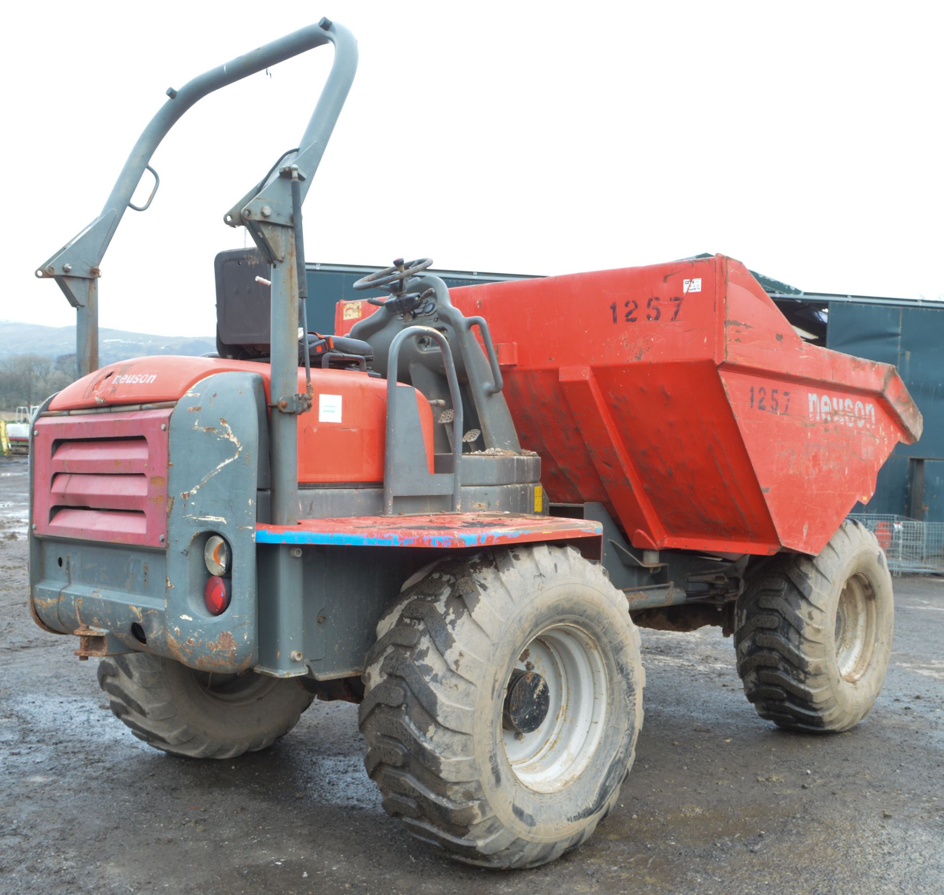 Neuson 9001 9 tonne straight skip dumper  Year: 2006  S/N: AB91110F Recorded hours: 3570 1257 - Image 6 of 11