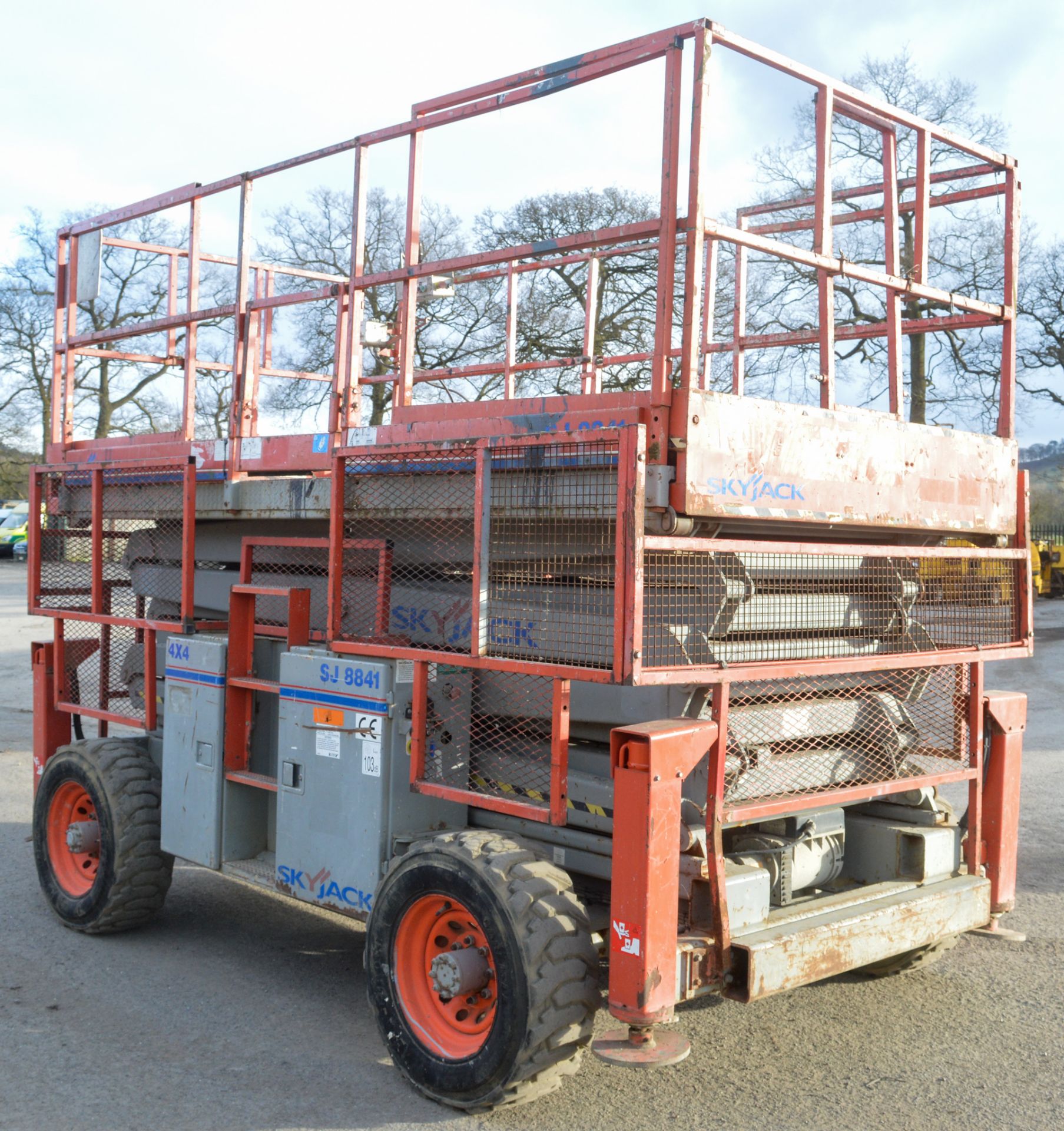 Skyjack SJ881 RT 40 ft 4WD diesel driven scissor lift access platform Year: 2008 S/N: 40000473 - Image 5 of 11