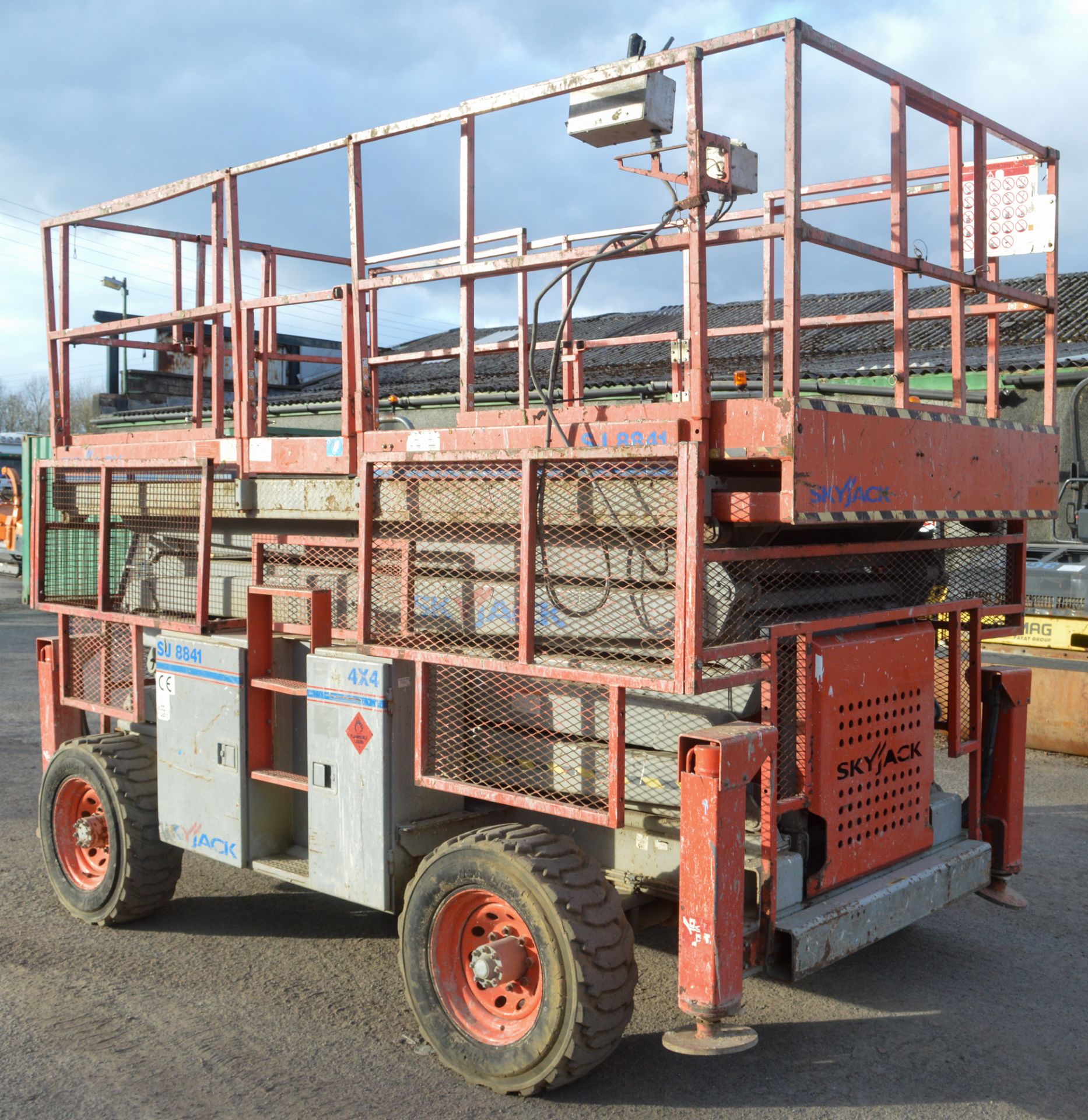 Skyjack SJ881 RT 40 ft 4WD diesel driven scissor lift access platform Year: 2008 S/N: 40000473 - Image 4 of 11