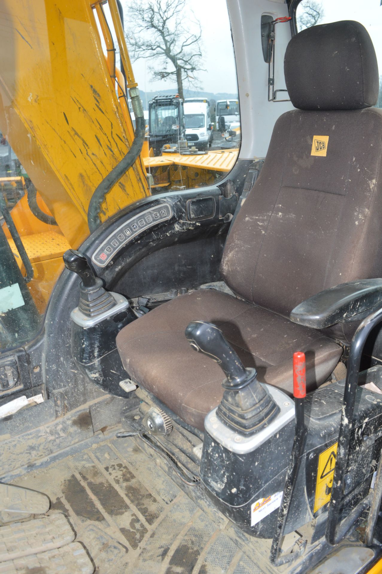 JCB JS130LC 13 tonne steel tracked excavator  Year: 2010 S/N: 01535498 Recorded hours: 5539 c/w 2 - Image 10 of 11