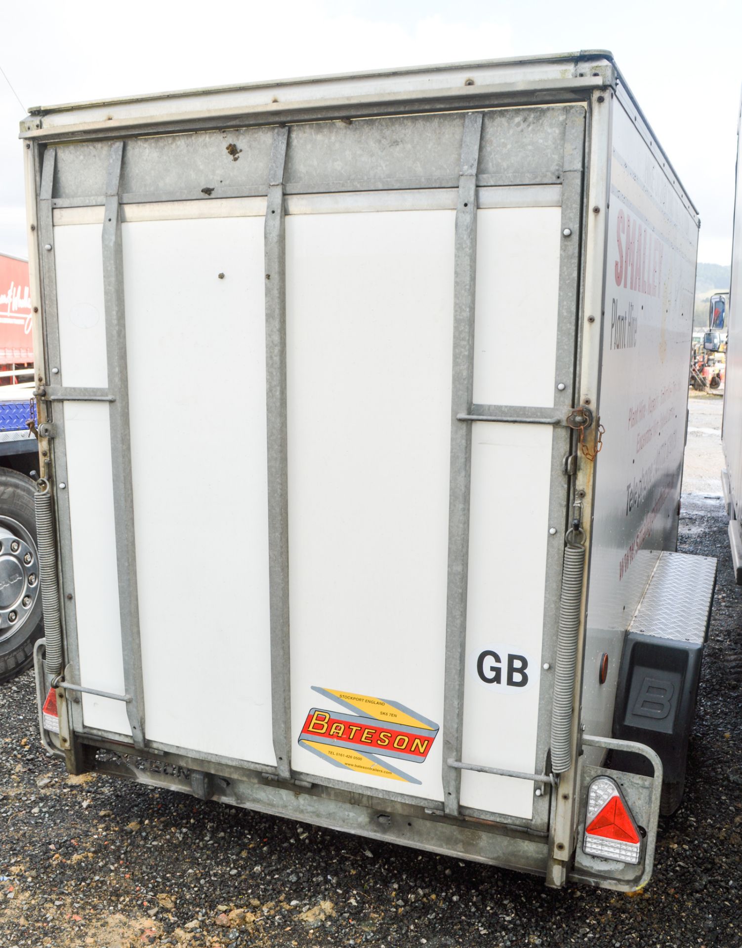 Bateson BV 85 8' by 5' tandem axle box trailer Year: 2012 S/N: 41243 c/w hitch lock key - Image 2 of 3