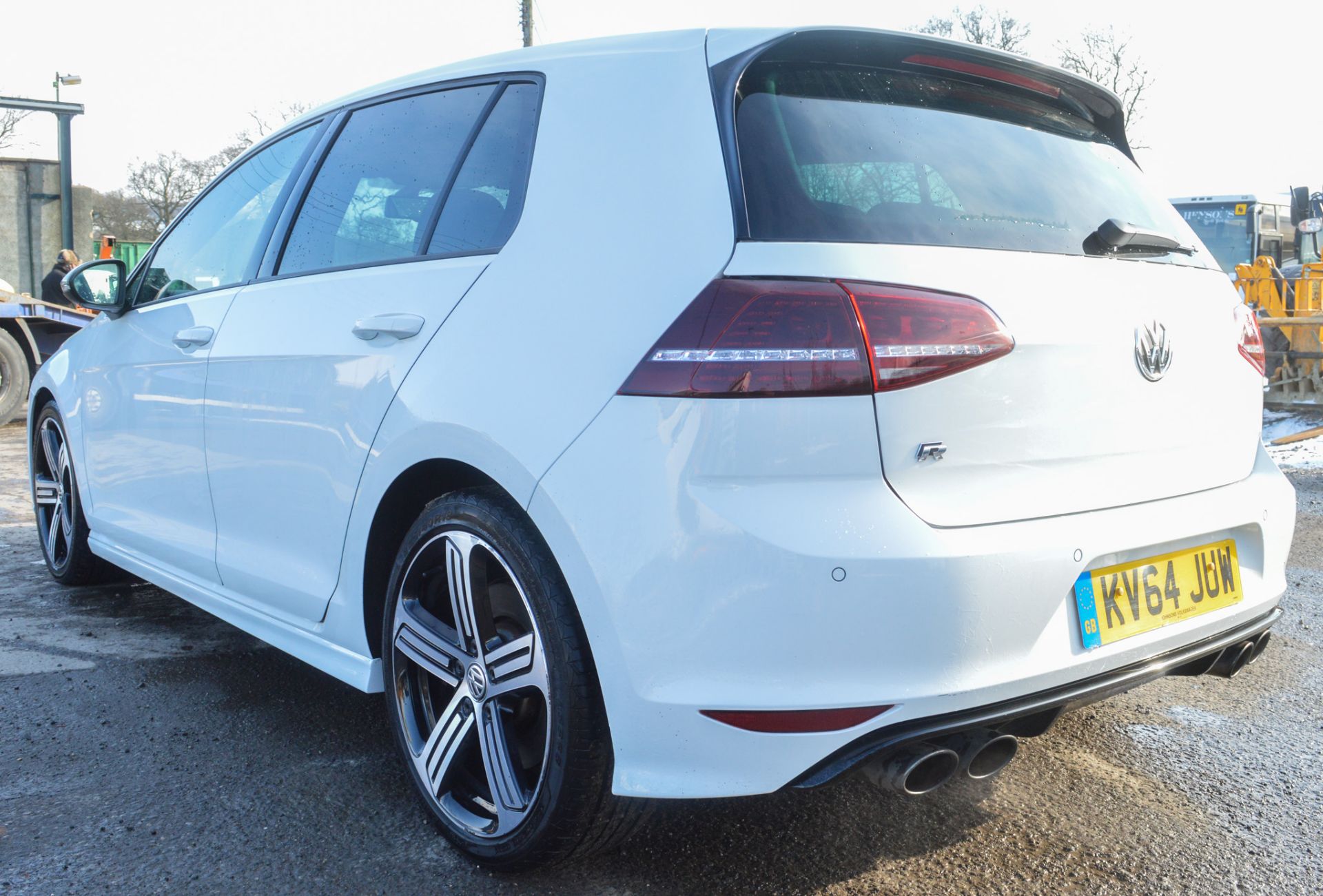 Volkswagen Golf 2.0 TSI BlueMotion Tech R DSG 4MOTION (s/s) 5dr Registration Number: KV64 JUW Date - Image 8 of 26