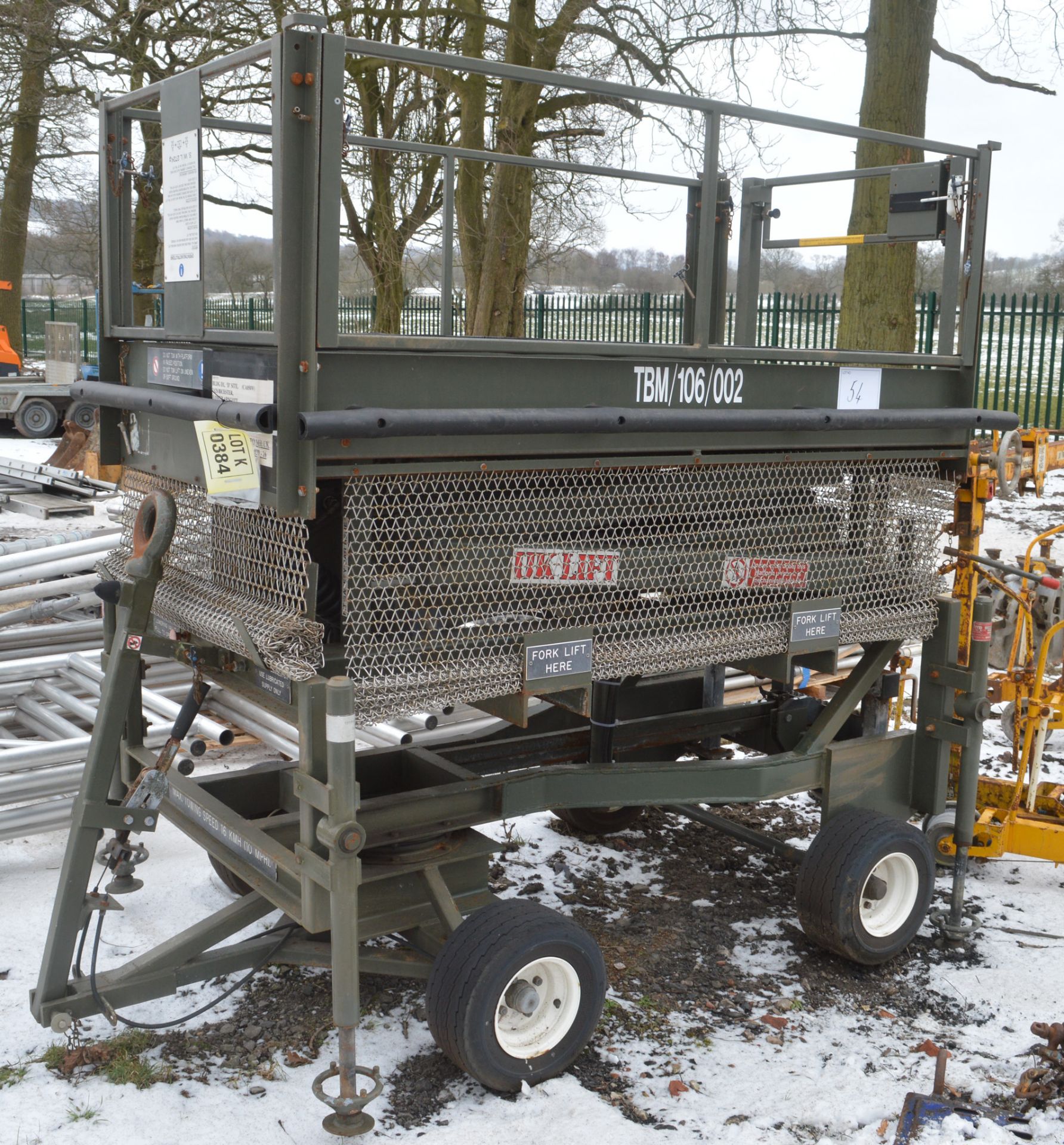 UK Lift manual hydraulic site tow mobile access platform (Ex MOD) - Image 3 of 3