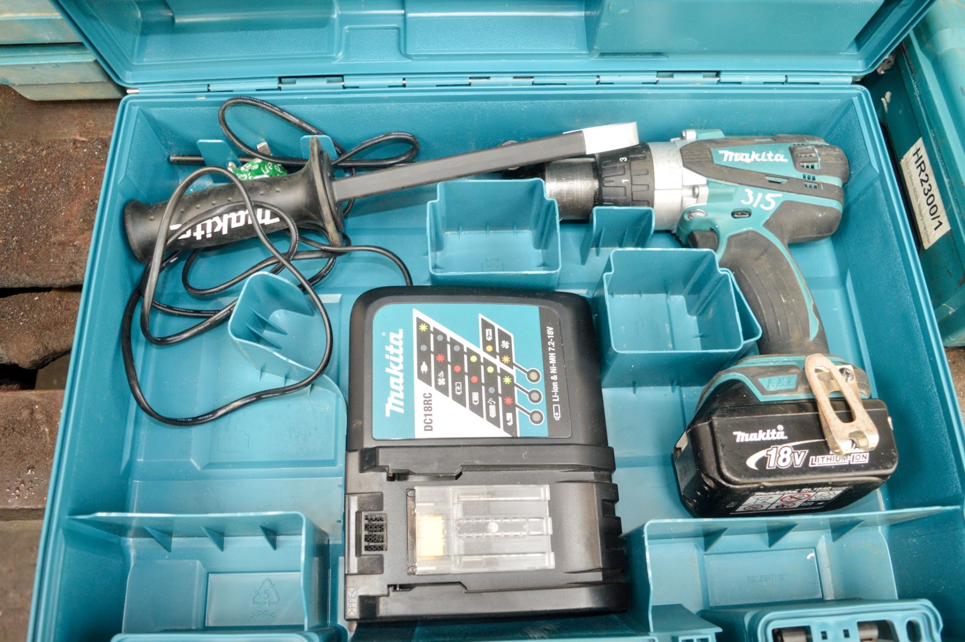 Makita 18v cordless power drill c/w 2 batteries, charger & carry case A636283