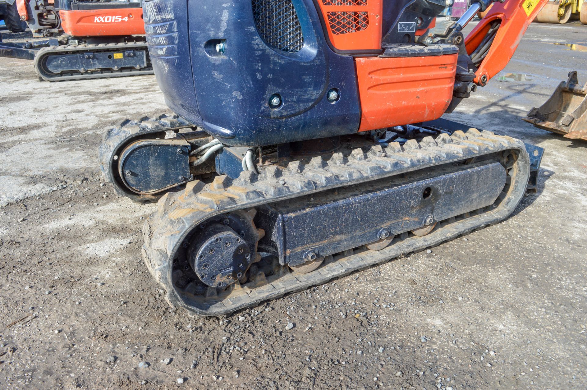 Kubota U10-3 0.8 tonne rubber tracked micro excavator Year: 2015 S/N: 25023 Recorded Hours: 1030 - Image 7 of 11