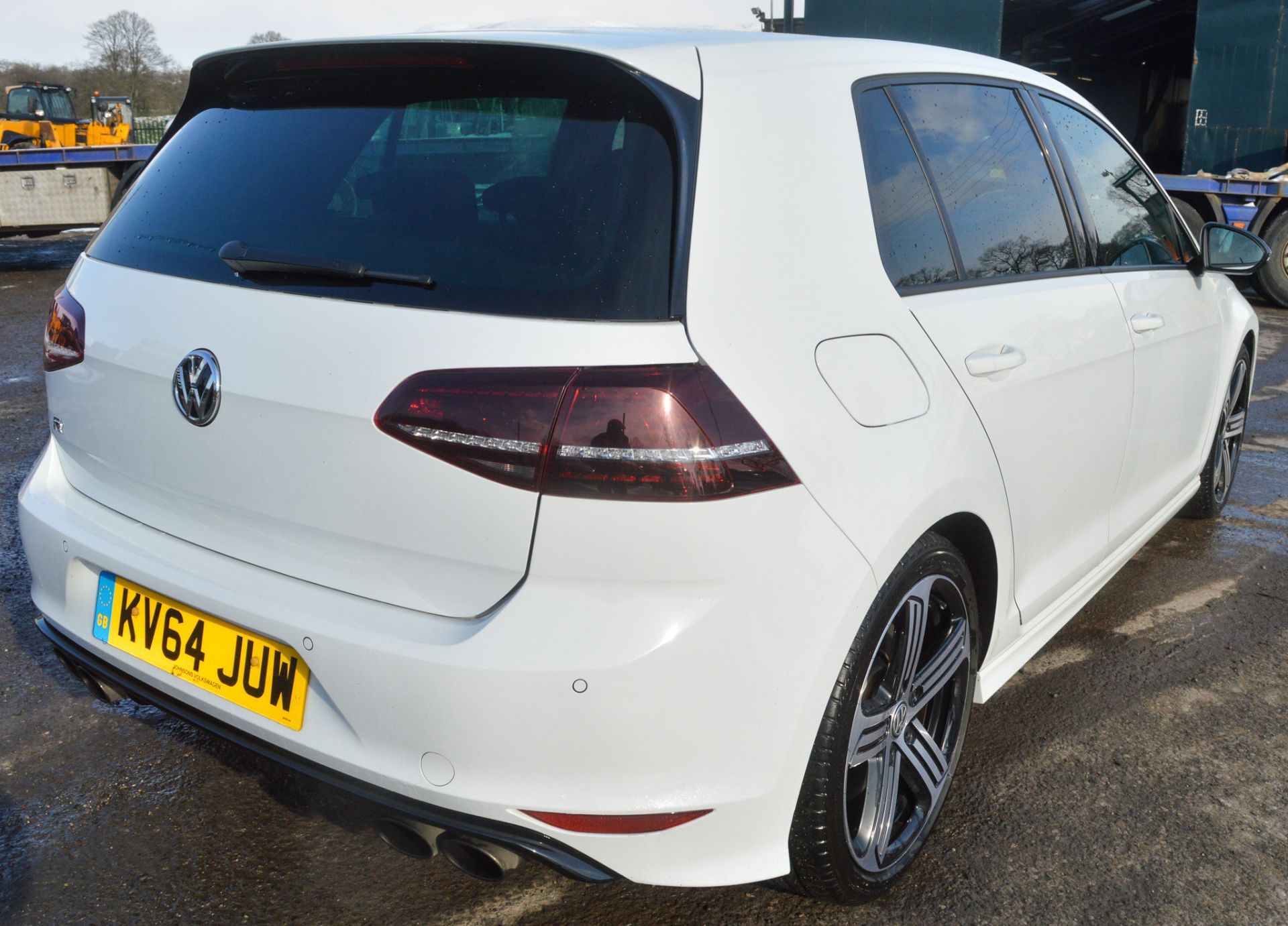 Volkswagen Golf 2.0 TSI BlueMotion Tech R DSG 4MOTION (s/s) 5dr Registration Number: KV64 JUW Date - Image 12 of 26